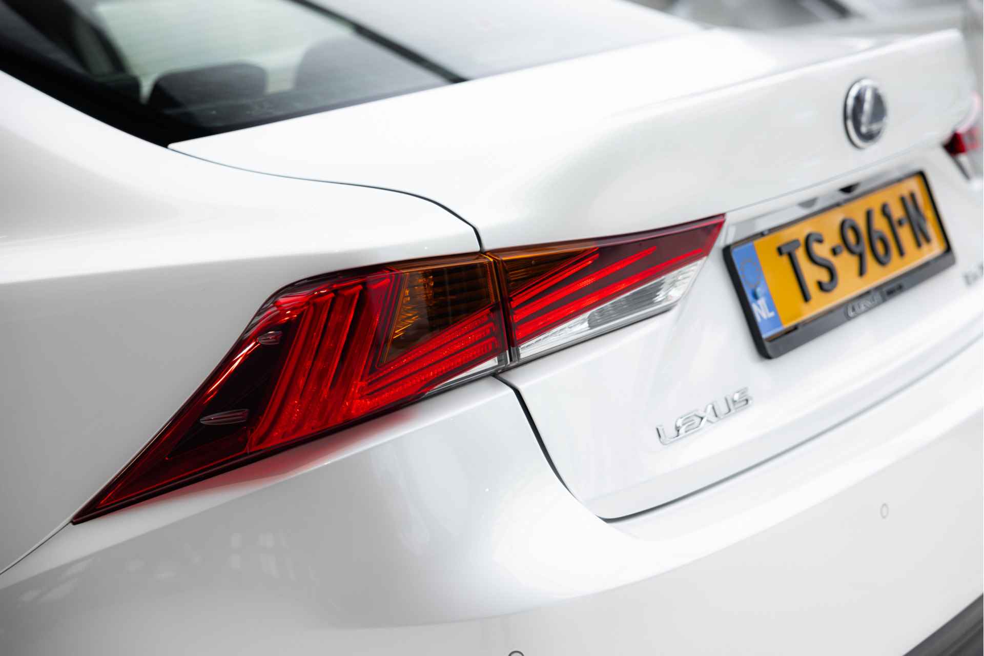 Lexus IS 300h Hybrid Business Line | Adaptive Cruise Control | Stoelverwarming | Parkeersensoren | - 54/63