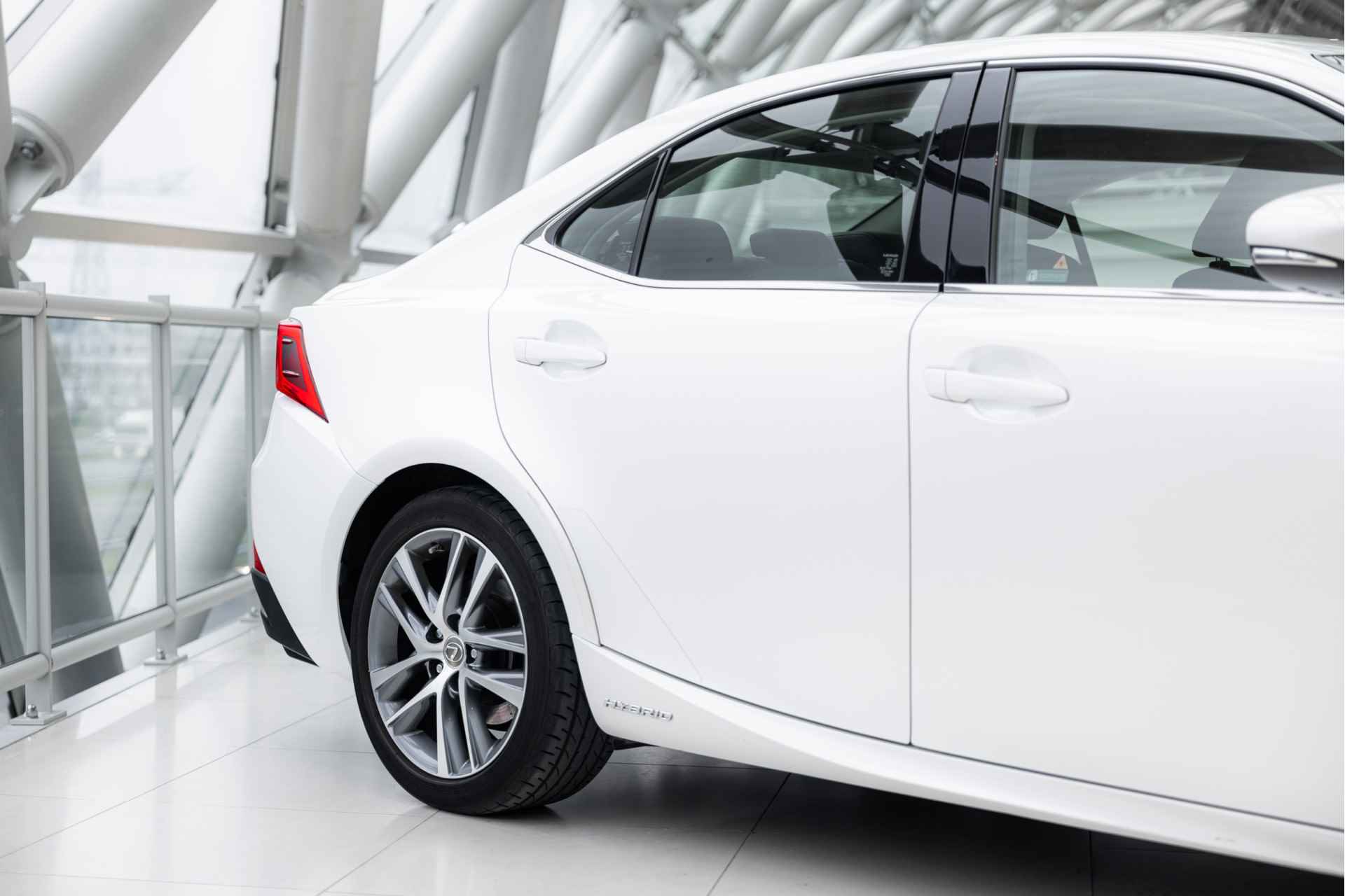 Lexus IS 300h Hybrid Business Line | Adaptive Cruise Control | Stoelverwarming | Parkeersensoren | - 57/63