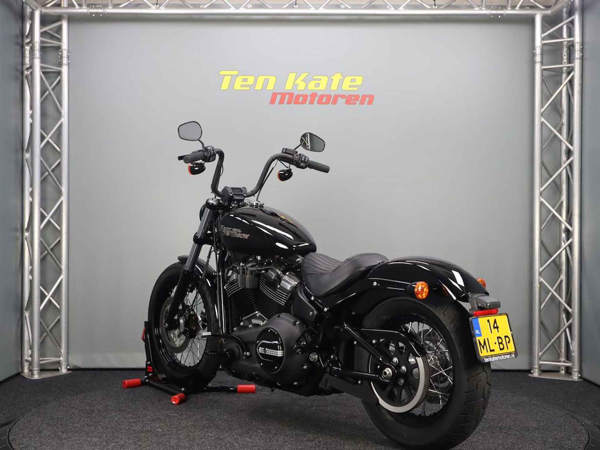 Harley Davidson STREET BOB FXDB - 8/12