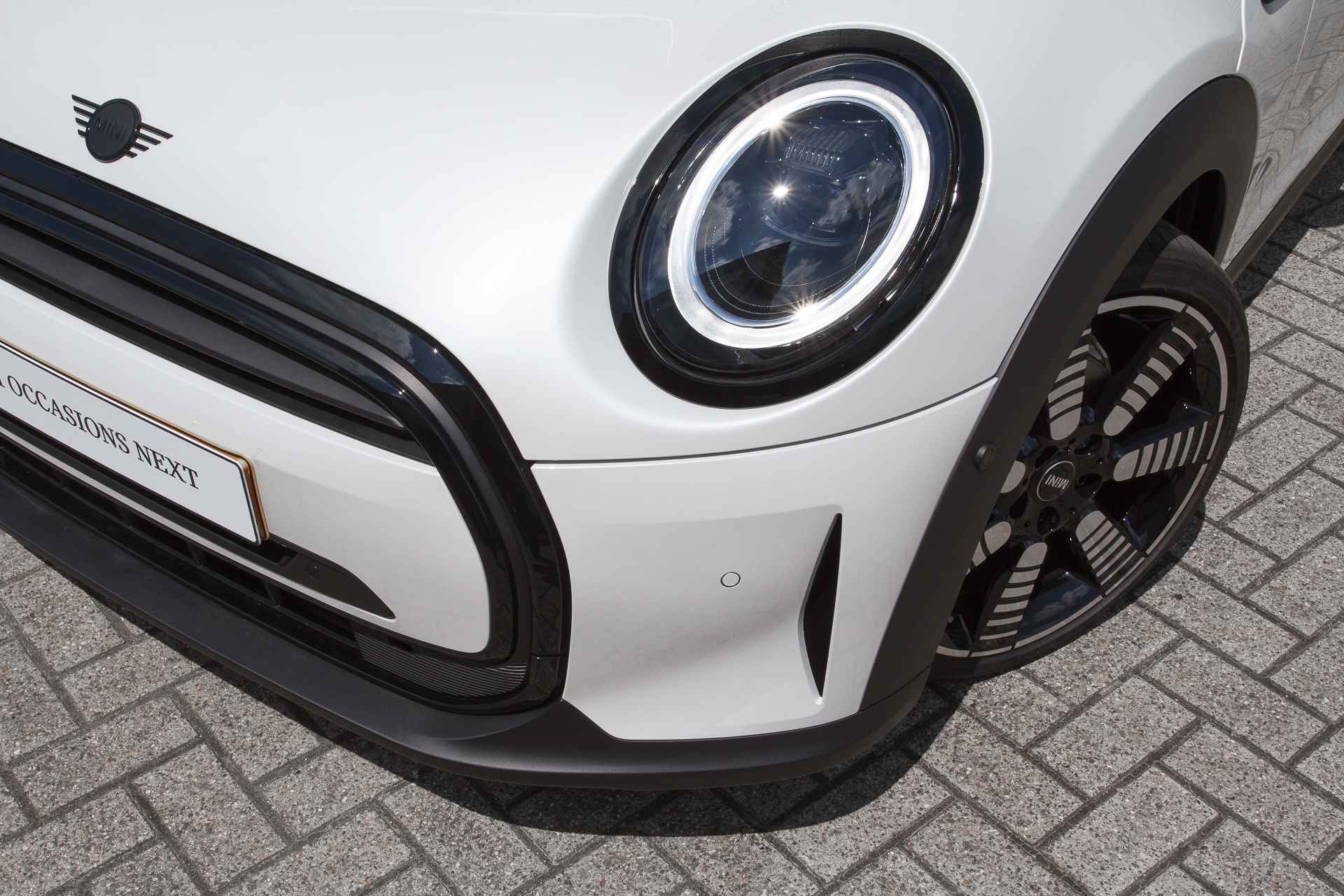 MINI Cabrio Cooper Classic Automaat / Stoelverwarming / LED / Comfort Access / Achteruitrijcamera / Park Assistant / Harman Kardon - 6/28