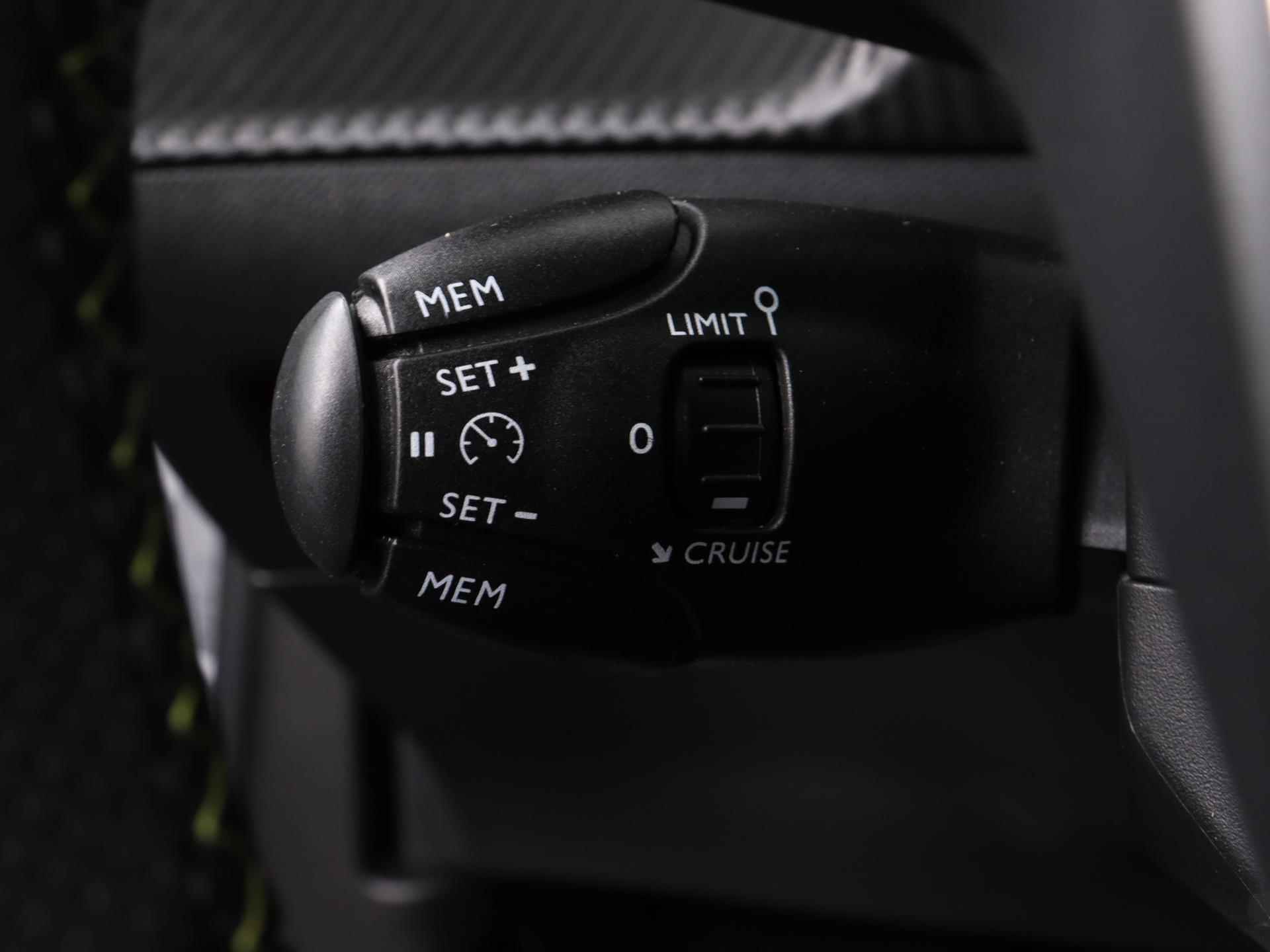 Peugeot 2008 GT 130pk Automaat  | Navigatie | Camera |Climate Control | Dodehoek Detectie | Licht Metalen Velgen 17" - 29/39