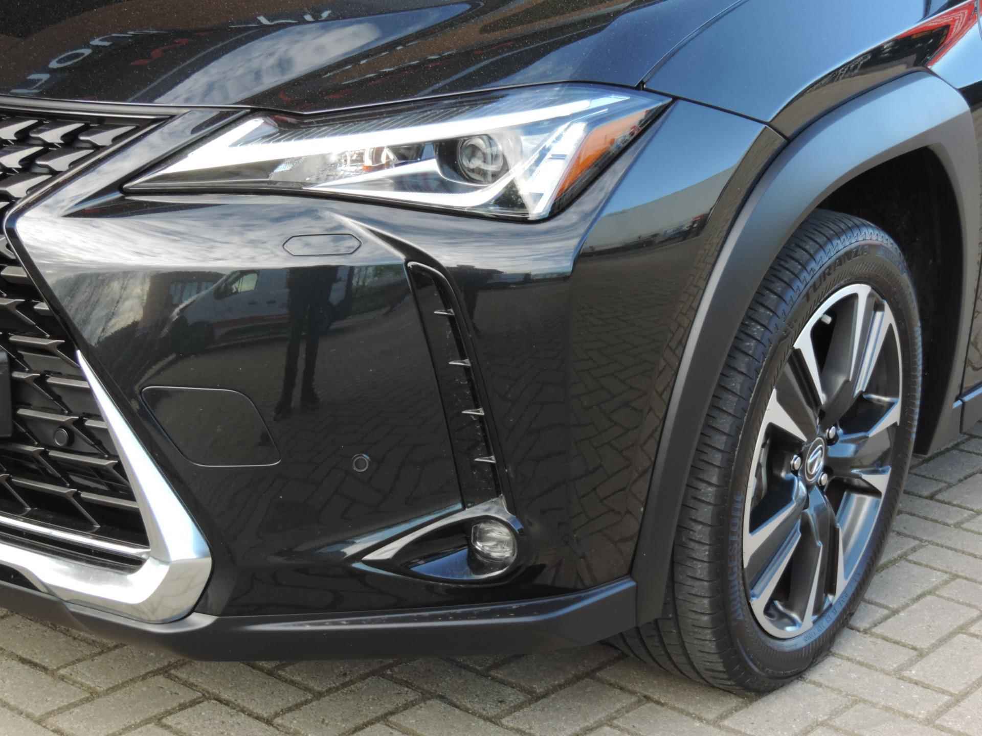 Lexus UX 250h Preference Line 29.000km AUTOMAAT | LED kopl | CarPlay | 18” | Dodehoek | ECC | PDC v+a | Camera - 8/68
