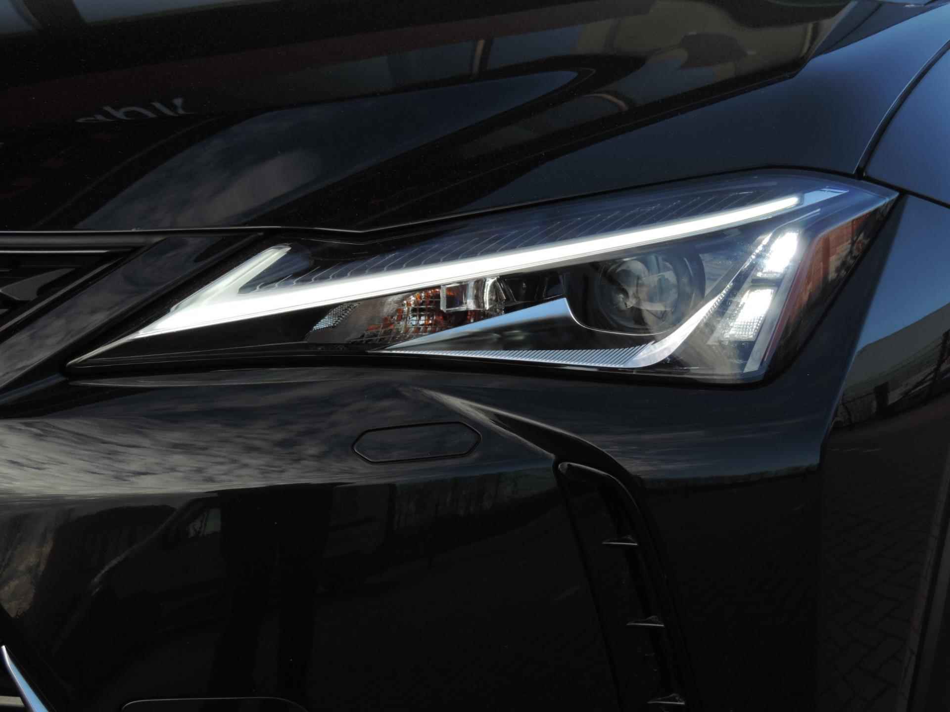 Lexus UX 250h Preference Line 29.000km AUTOMAAT | LED kopl | CarPlay | 18” | Dodehoek | ECC | PDC v+a | Camera - 9/68