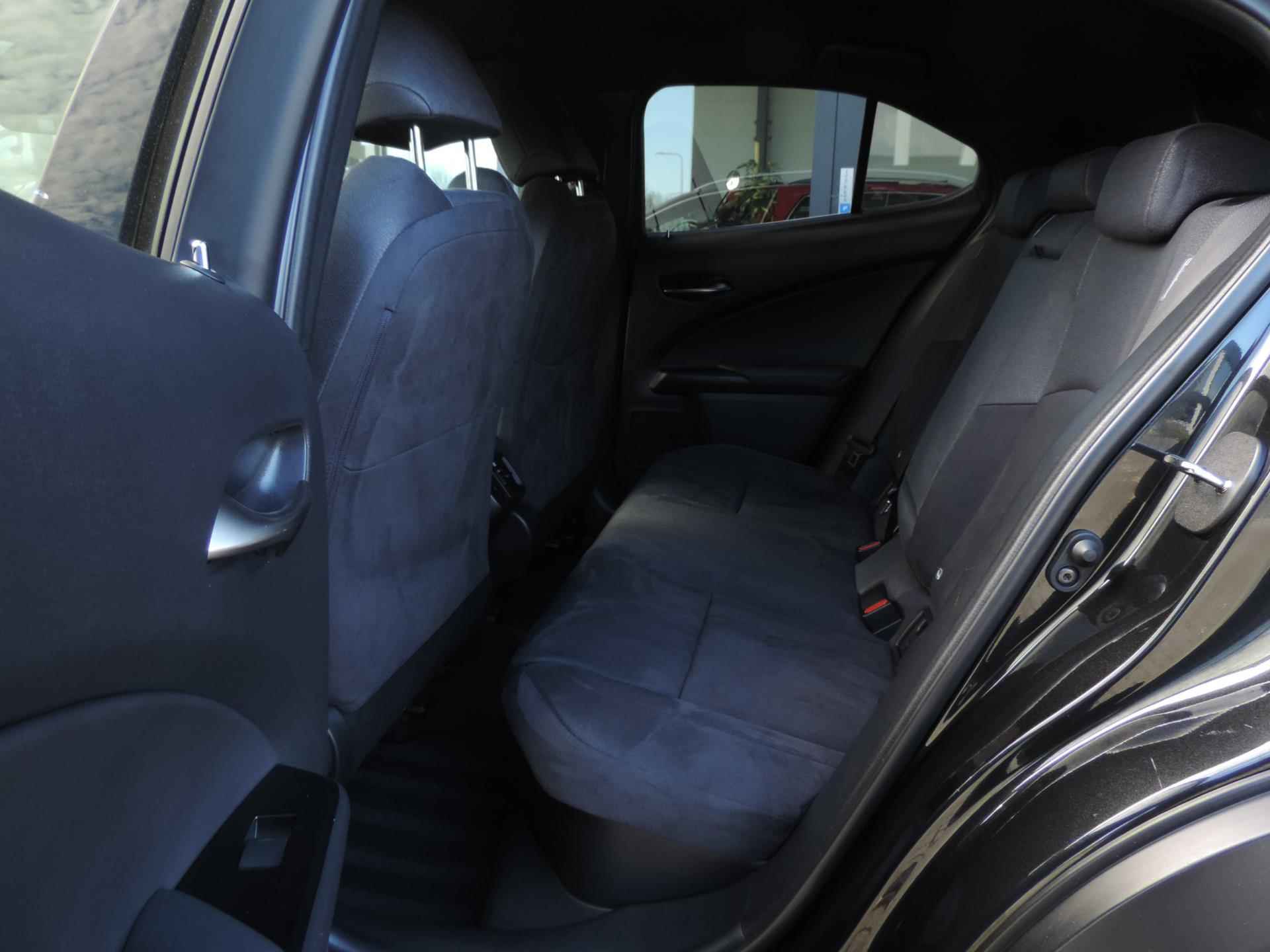 Lexus UX 250h Preference Line 29.000km AUTOMAAT | LED kopl | CarPlay | 18” | Dodehoek | ECC | PDC v+a | Camera - 21/68