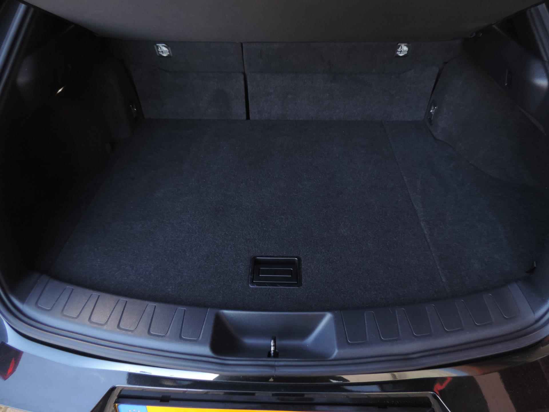 Lexus UX 250h Preference Line 29.000km AUTOMAAT | LED kopl | CarPlay | 18” | Dodehoek | ECC | PDC v+a | Camera - 24/68