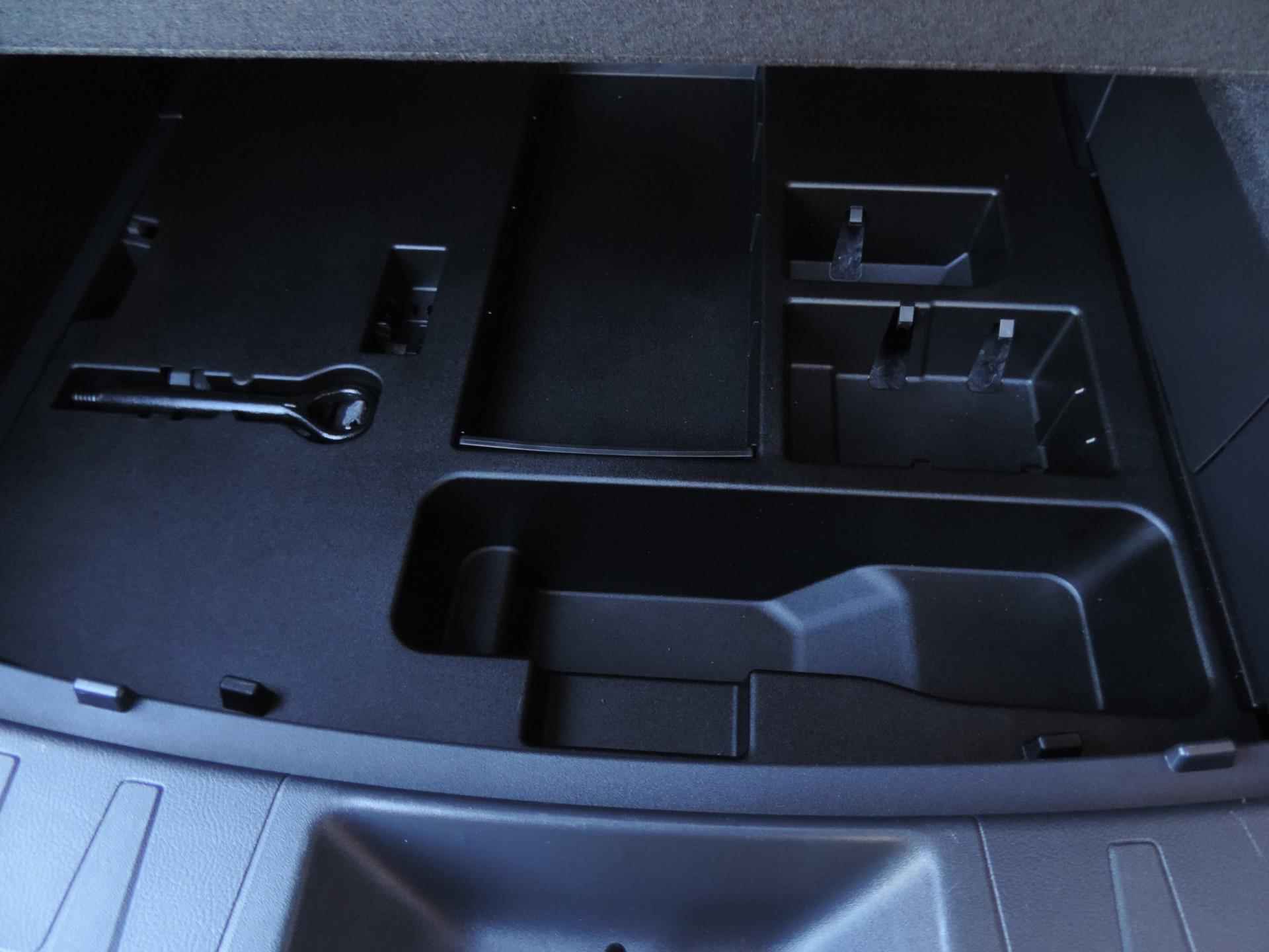 Lexus UX 250h Preference Line 29.000km AUTOMAAT | LED kopl | CarPlay | 18” | Dodehoek | ECC | PDC v+a | Camera - 26/68