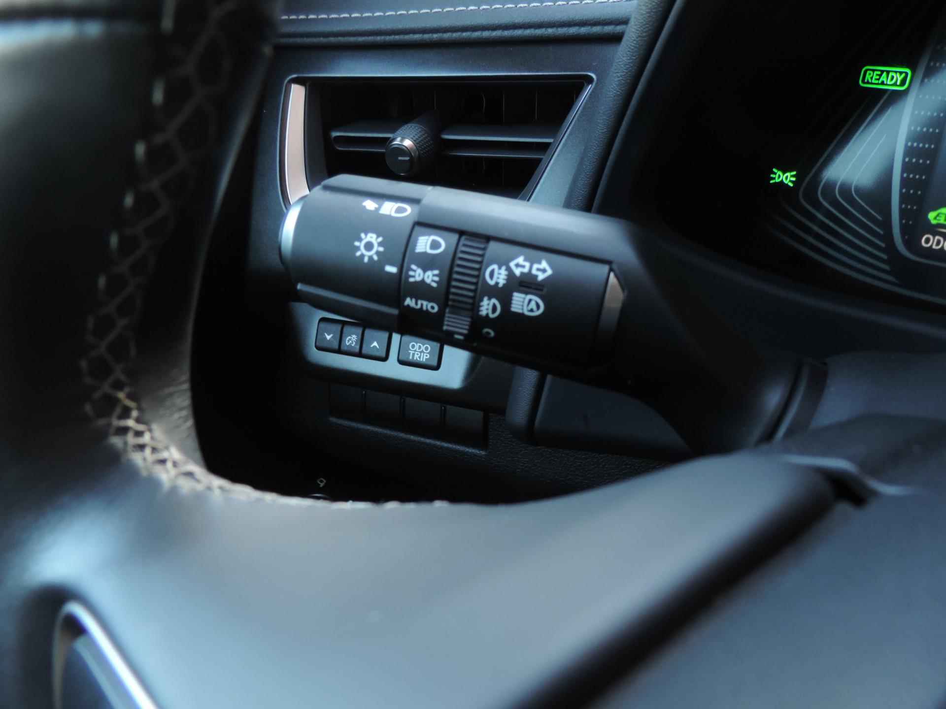Lexus UX 250h Preference Line 29.000km AUTOMAAT | LED kopl | CarPlay | 18” | Dodehoek | ECC | PDC v+a | Camera - 43/68