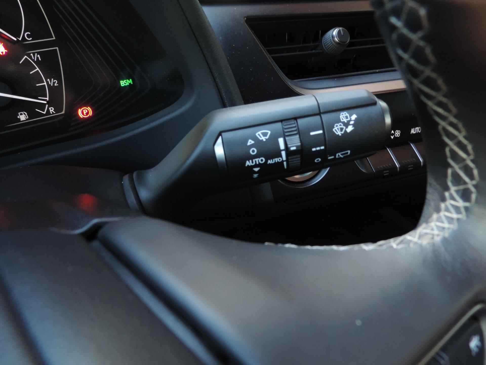 Lexus UX 250h Preference Line 29.000km AUTOMAAT | LED kopl | CarPlay | 18” | Dodehoek | ECC | PDC v+a | Camera - 44/68