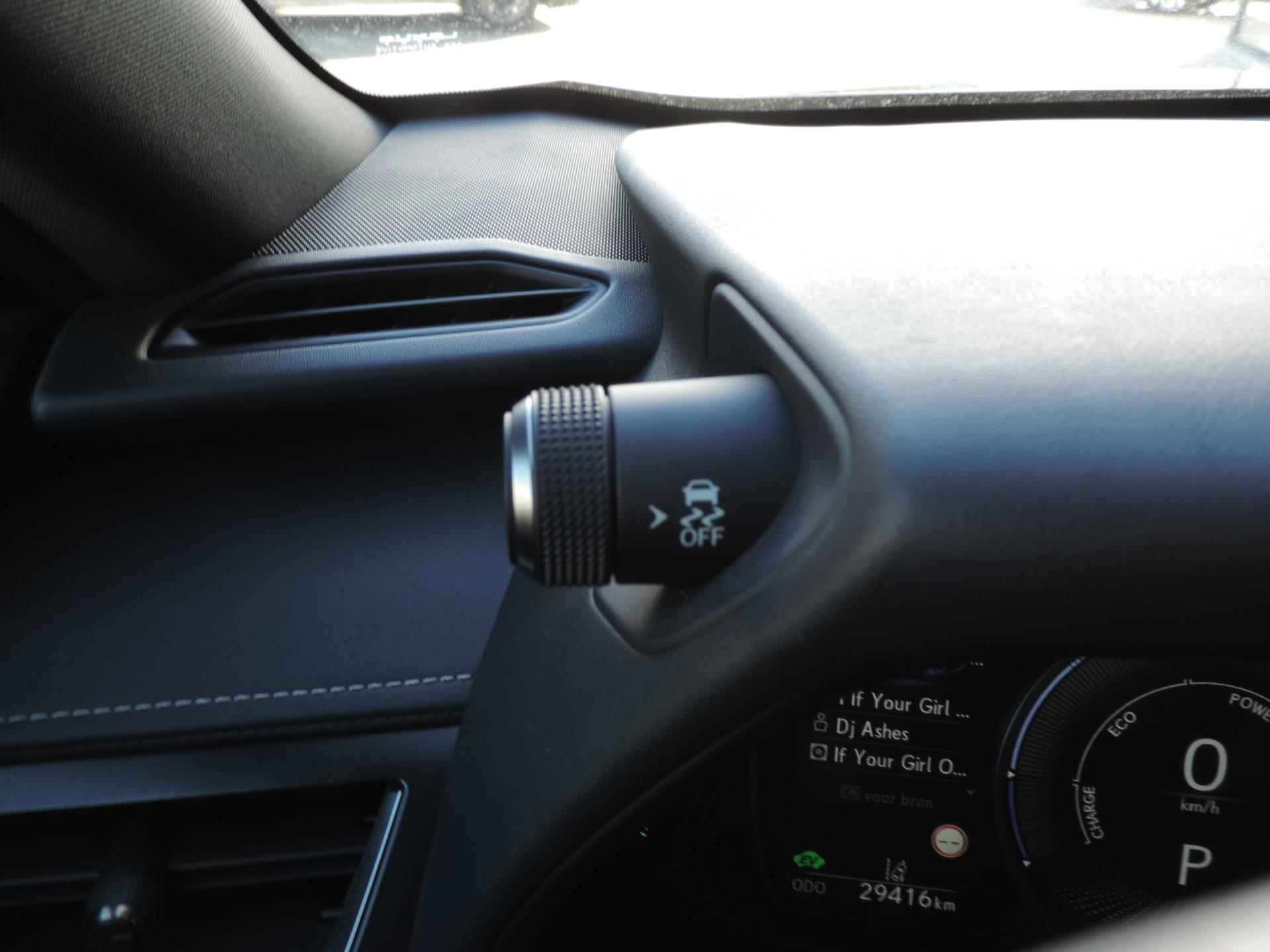 Lexus UX 250h Preference Line 29.000km AUTOMAAT | LED kopl | CarPlay | 18” | Dodehoek | ECC | PDC v+a | Camera - 45/68
