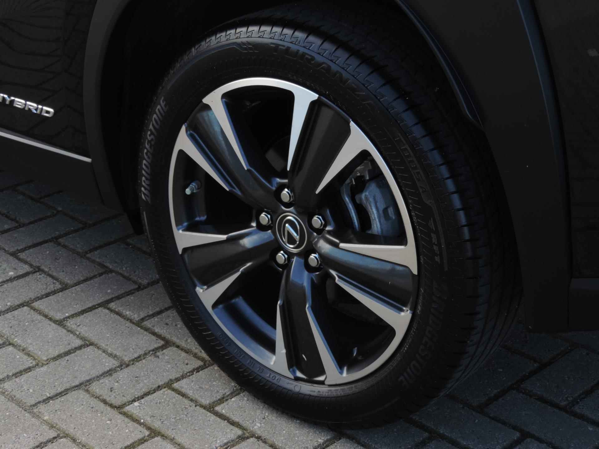 Lexus UX 250h Preference Line 29.000km AUTOMAAT | LED kopl | CarPlay | 18” | Dodehoek | ECC | PDC v+a | Camera - 62/68