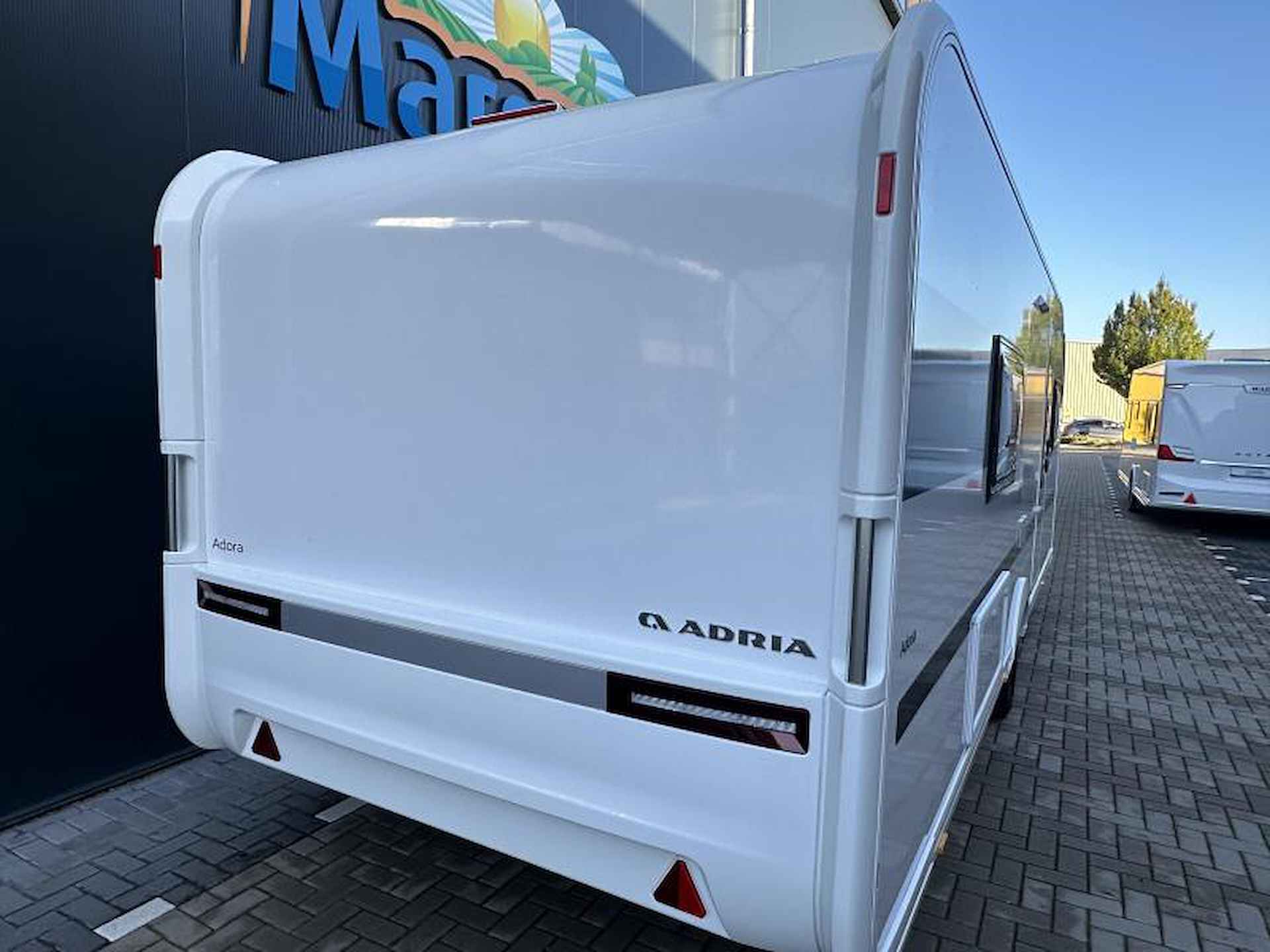 Adria Adora 613 UT Queensbed - Model 2025 - 4/16