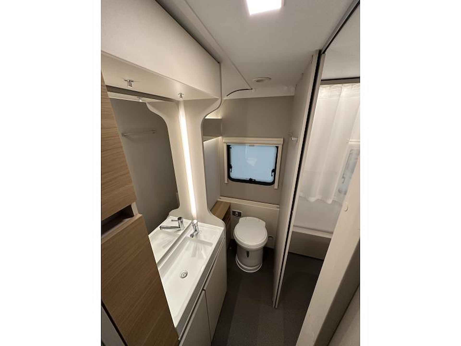 Adria Adora 613 UT Queensbed - Model 2025 - 15/16