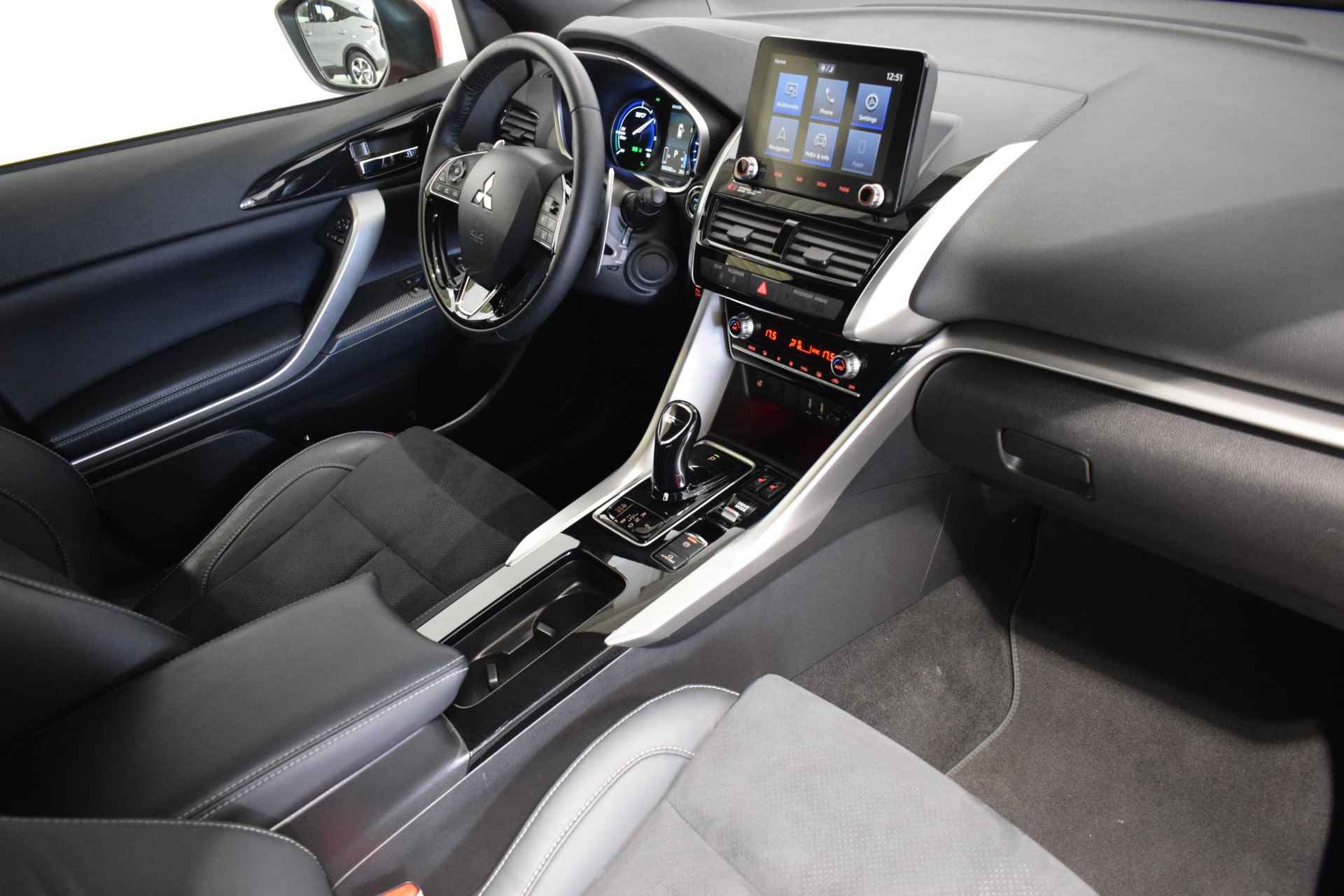 Mitsubishi Eclipse Cross 2.4 PHEV Executive | 360-Camera | Dodehoek detectie | Parkeersensoren | Elektrische bestuurdersstoel | Stuur/Stoelverwarming | Adaptive cruise control | Navigatie |  Elektrische zijspiegels | Apple Carplay/Android auto | - 24/57