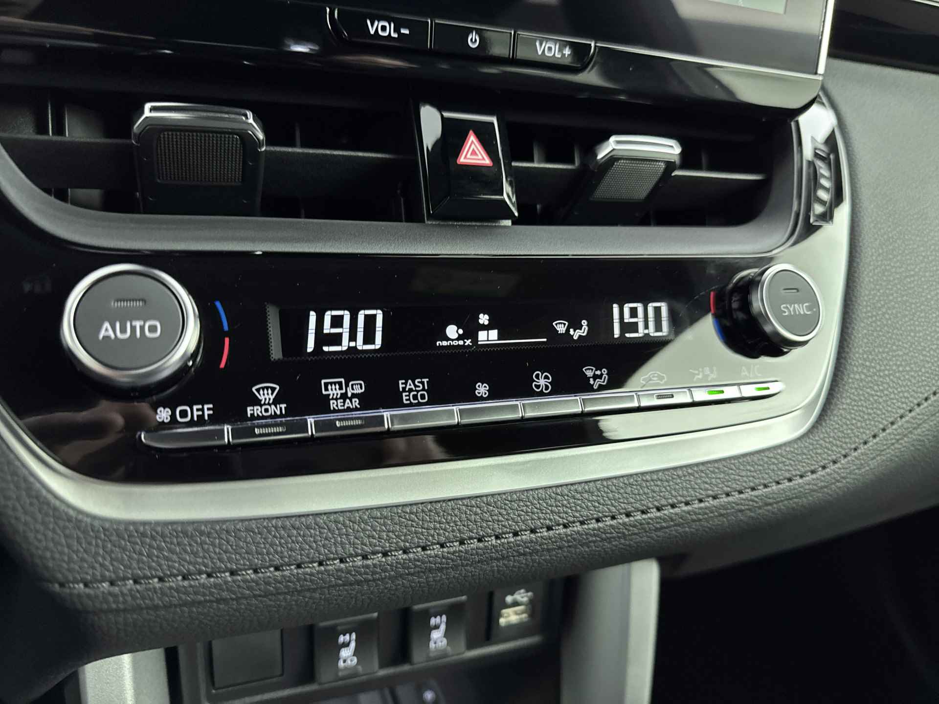 Toyota Corolla Cross 2.0 High Power Hybrid First Edition | Lichtmetalen Velgen | Parkeersensoren | Navigatie | - 11/39