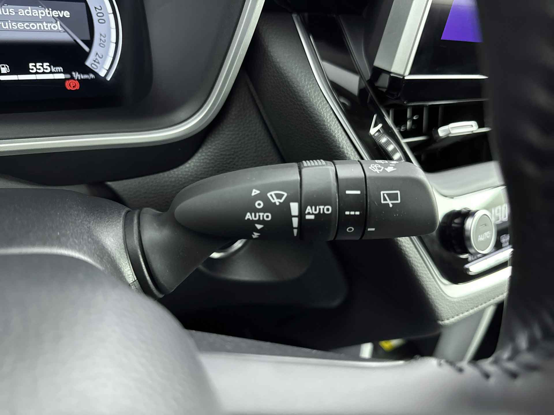 Toyota Corolla Cross 2.0 High Power Hybrid First Edition | Lichtmetalen Velgen | Parkeersensoren | Navigatie | - 24/39