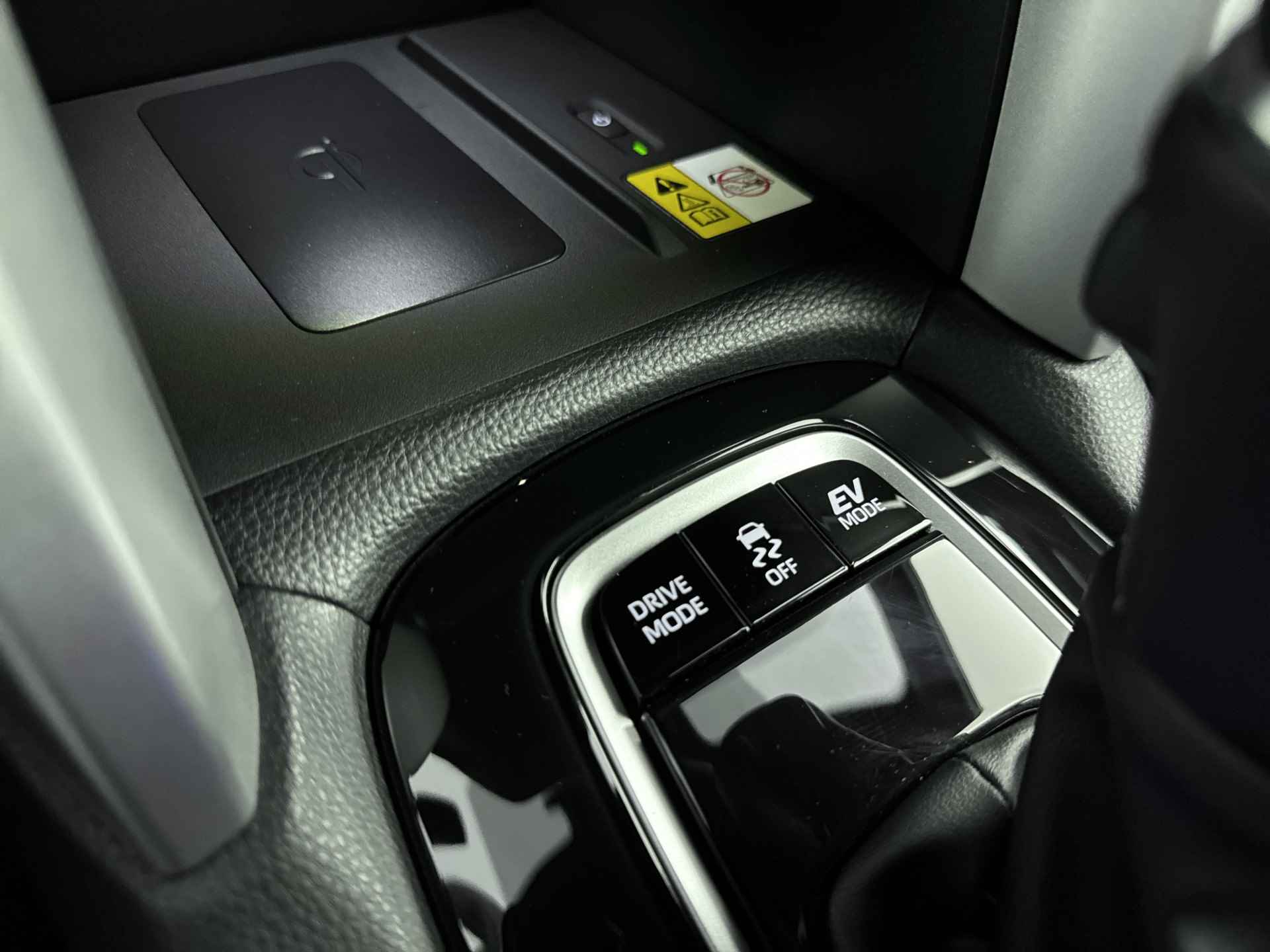 Toyota Corolla Cross 2.0 High Power Hybrid First Edition | Lichtmetalen Velgen | Parkeersensoren | Navigatie | - 33/39