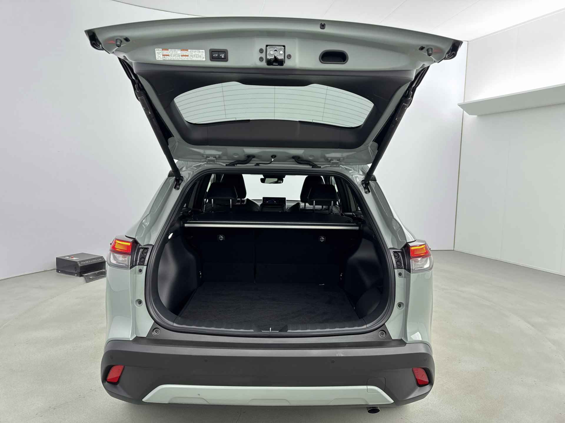 Toyota Corolla Cross 2.0 High Power Hybrid First Edition | Lichtmetalen Velgen | Parkeersensoren | Navigatie | - 34/39