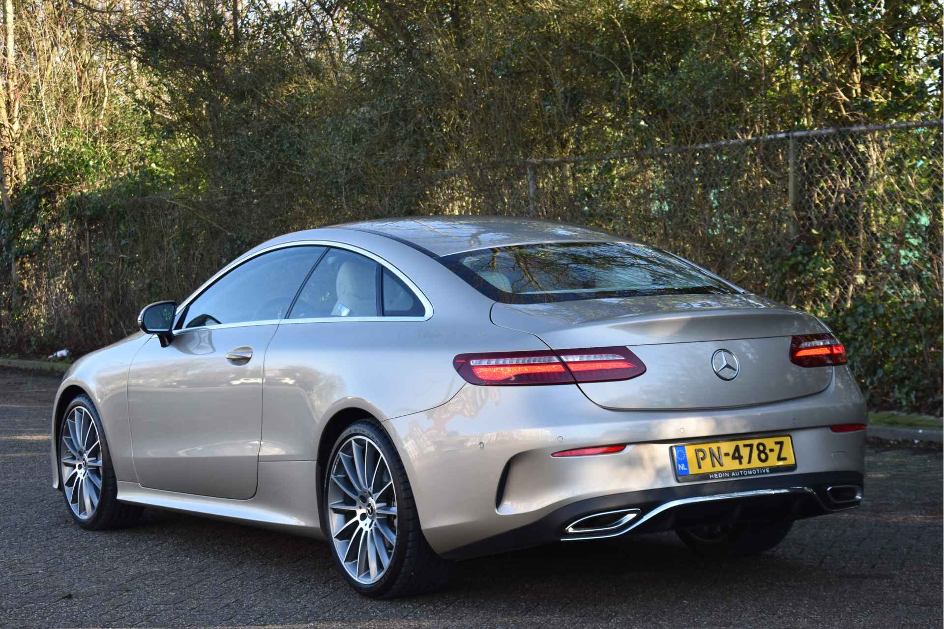 Mercedes-Benz E-Klasse Coupé 200 Business AMG | NL-Auto | Unieke kleurstelling | Nieuwstaat | Burmester | Memorystoelen | Camera | Sfeerverl.| Widescreen - 21/56