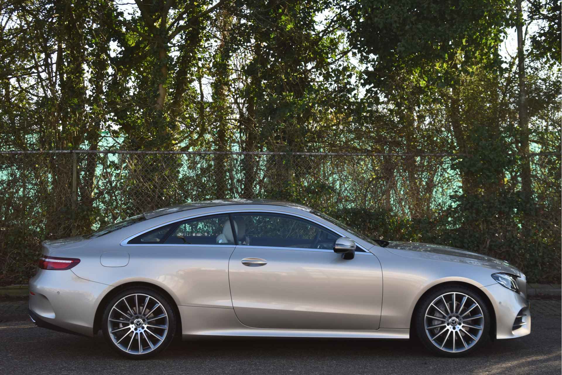 Mercedes-Benz E-Klasse Coupé 200 Business AMG | NL-Auto | Unieke kleurstelling | Nieuwstaat | Burmester | Memorystoelen | Camera | Sfeerverl.| Widescreen - 23/56