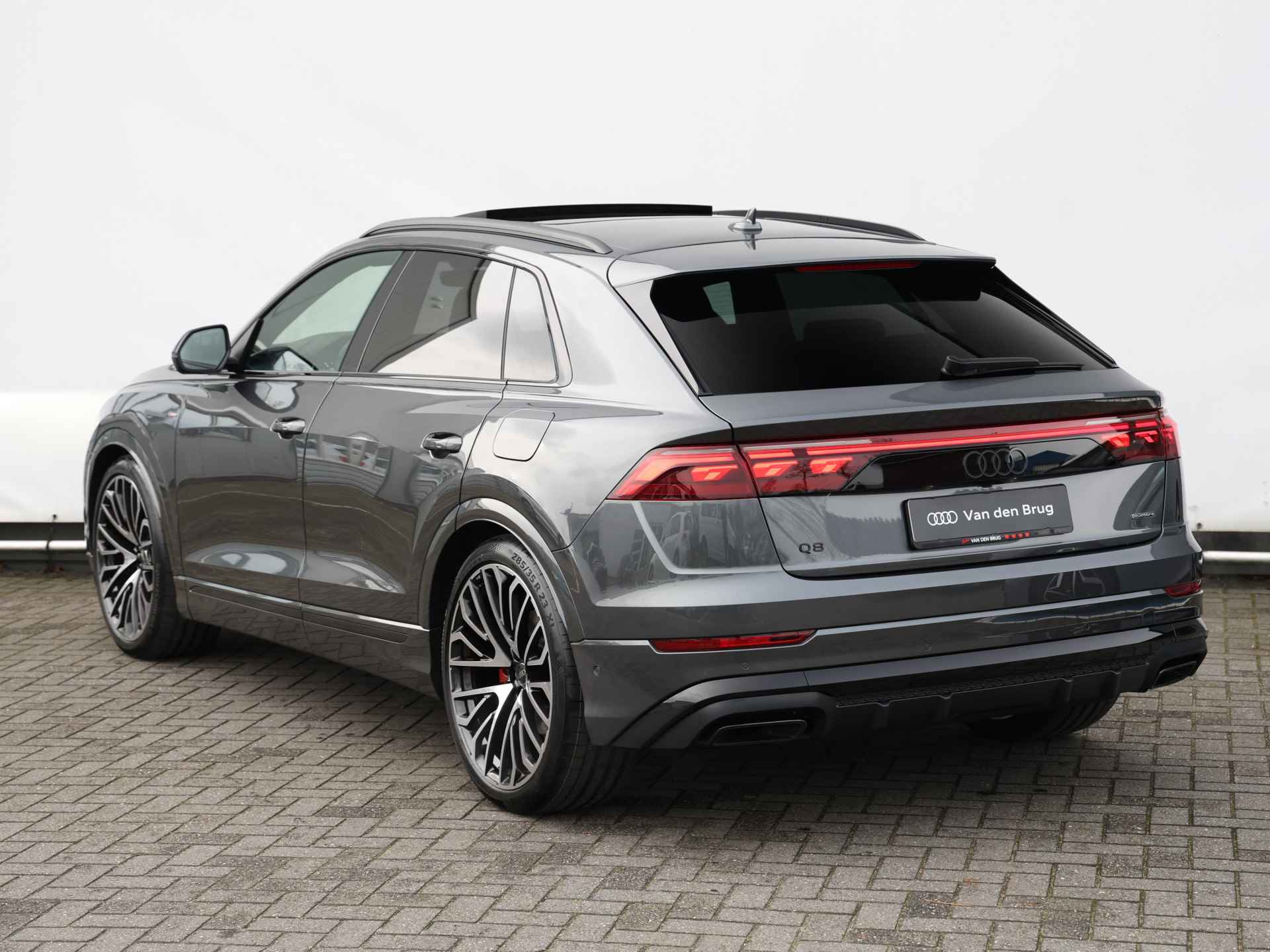 Audi Q8 60 TFSI e quattro Pro Line S Competition 490pk | vierwielsturing | B&O | Pano | 23" | Servo | HUD | 360° camera | Stoelverwarming | Trekhaak | Supersport | OLED - 13/48