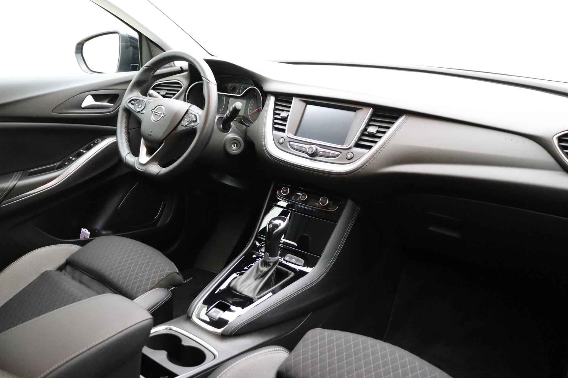 Opel Grandland X 1.2 Turbo Elegance 130 PK Automaat | Navigatie via Apple Carplay | Camera | Lichtmetalen velgen | Stoel & Stuurverwarming | Zwart dak | Getint glas - 4/37