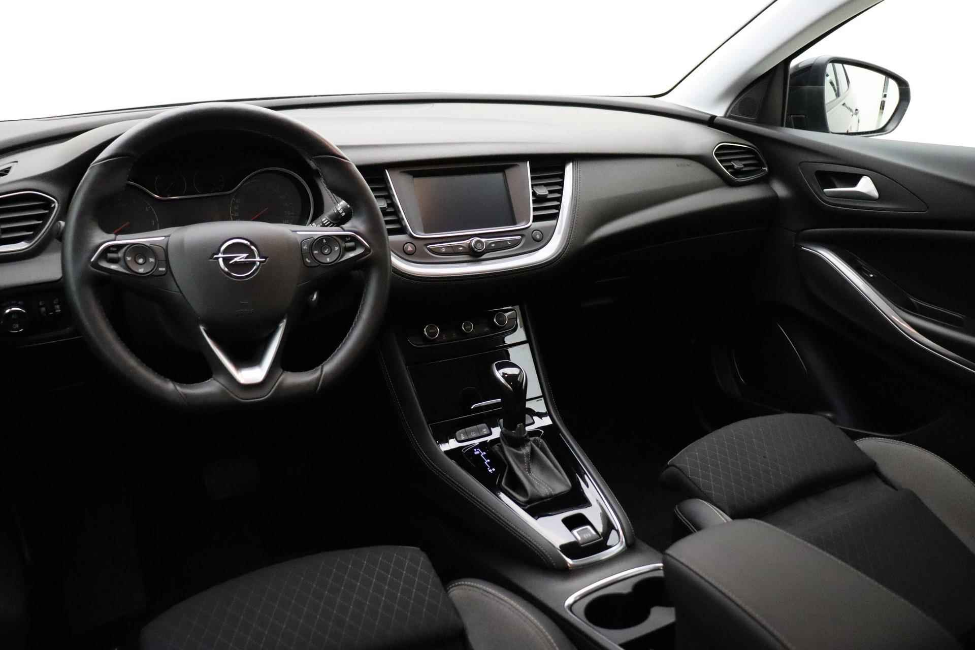 Opel Grandland X 1.2 Turbo Elegance 130 PK Automaat | Navigatie via Apple Carplay | Camera | Lichtmetalen velgen | Stoel & Stuurverwarming | Zwart dak | Getint glas - 8/37