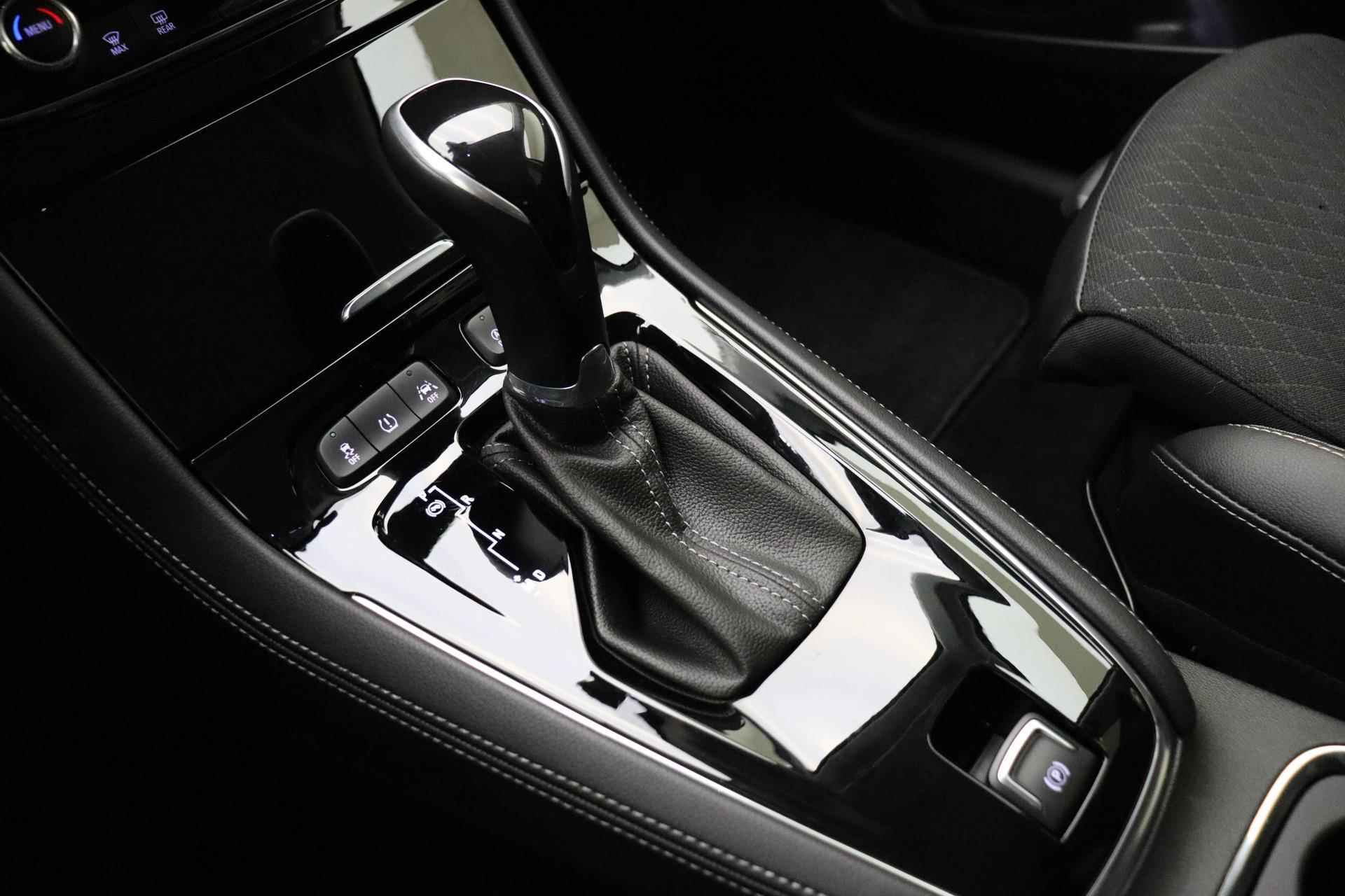 Opel Grandland X 1.2 Turbo Elegance 130 PK Automaat | Navigatie via Apple Carplay | Camera | Lichtmetalen velgen | Stoel & Stuurverwarming | Zwart dak | Getint glas - 31/37