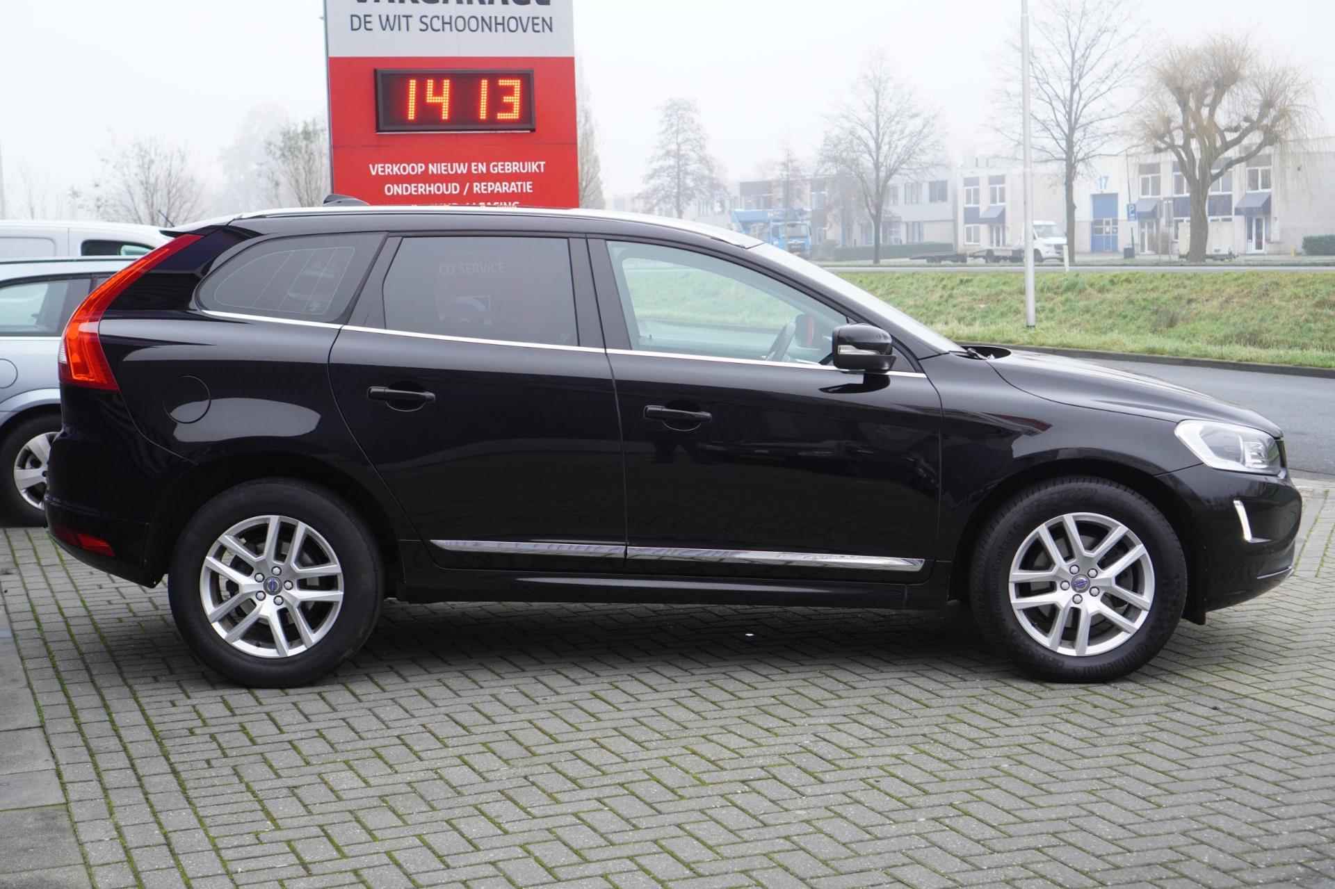 Volvo XC60 2.0 D3 FWD Polar+ - 2/29