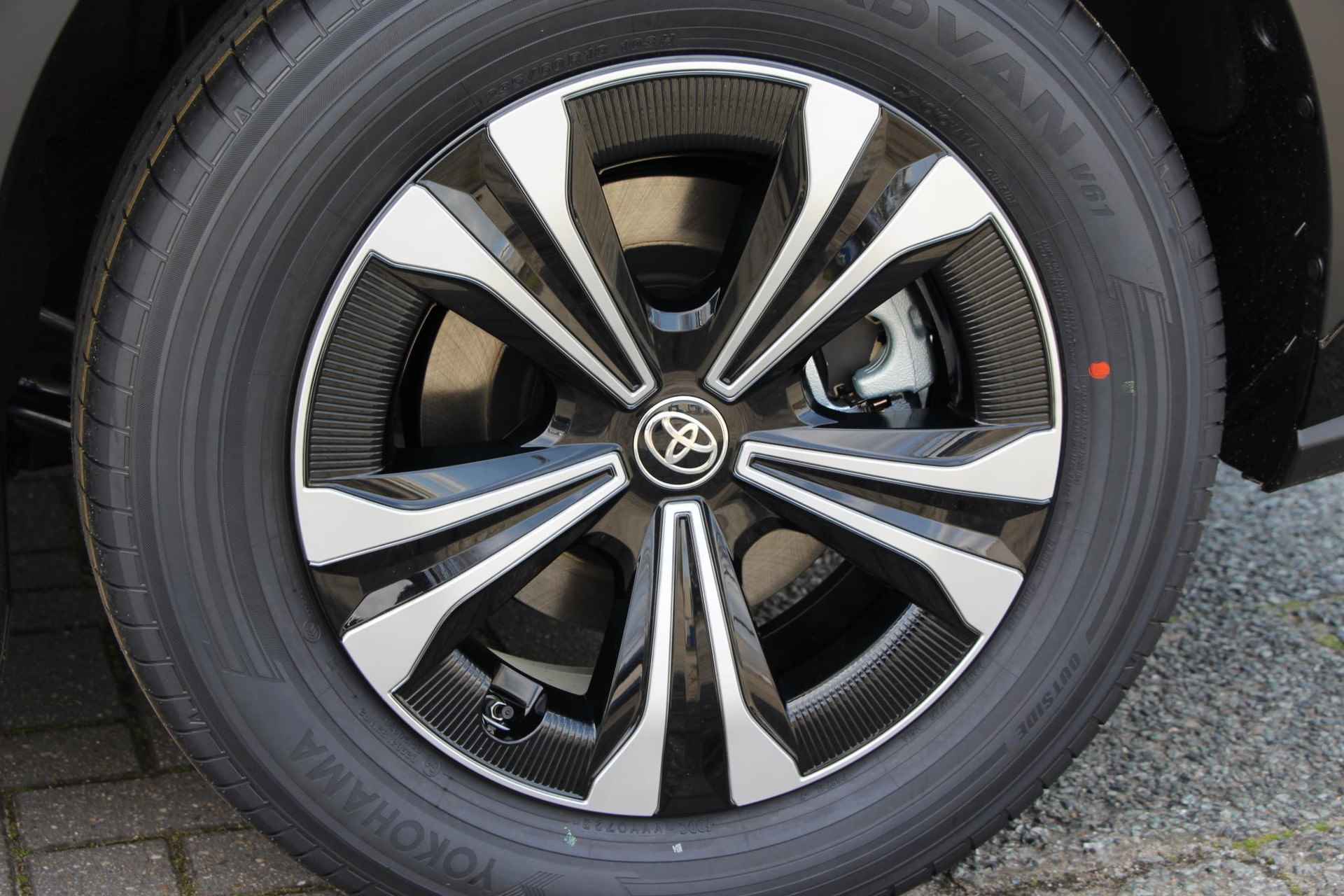 Toyota bZ4X Active 71 kWh || DIRECT LEVERBAAR || NIEUWE AUTO || INRUILPREMIE || SEPP SUBSIDIE || - 35/44