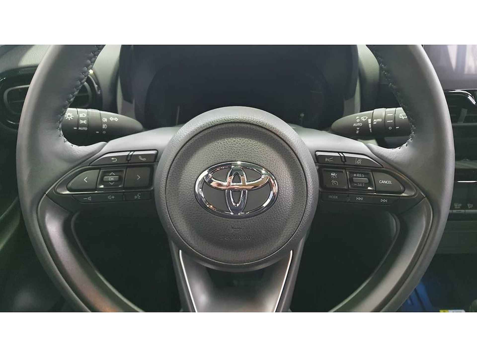 Toyota Yaris Cross 1.5 Style AWD Panoramad Navi Head up display - 10/24