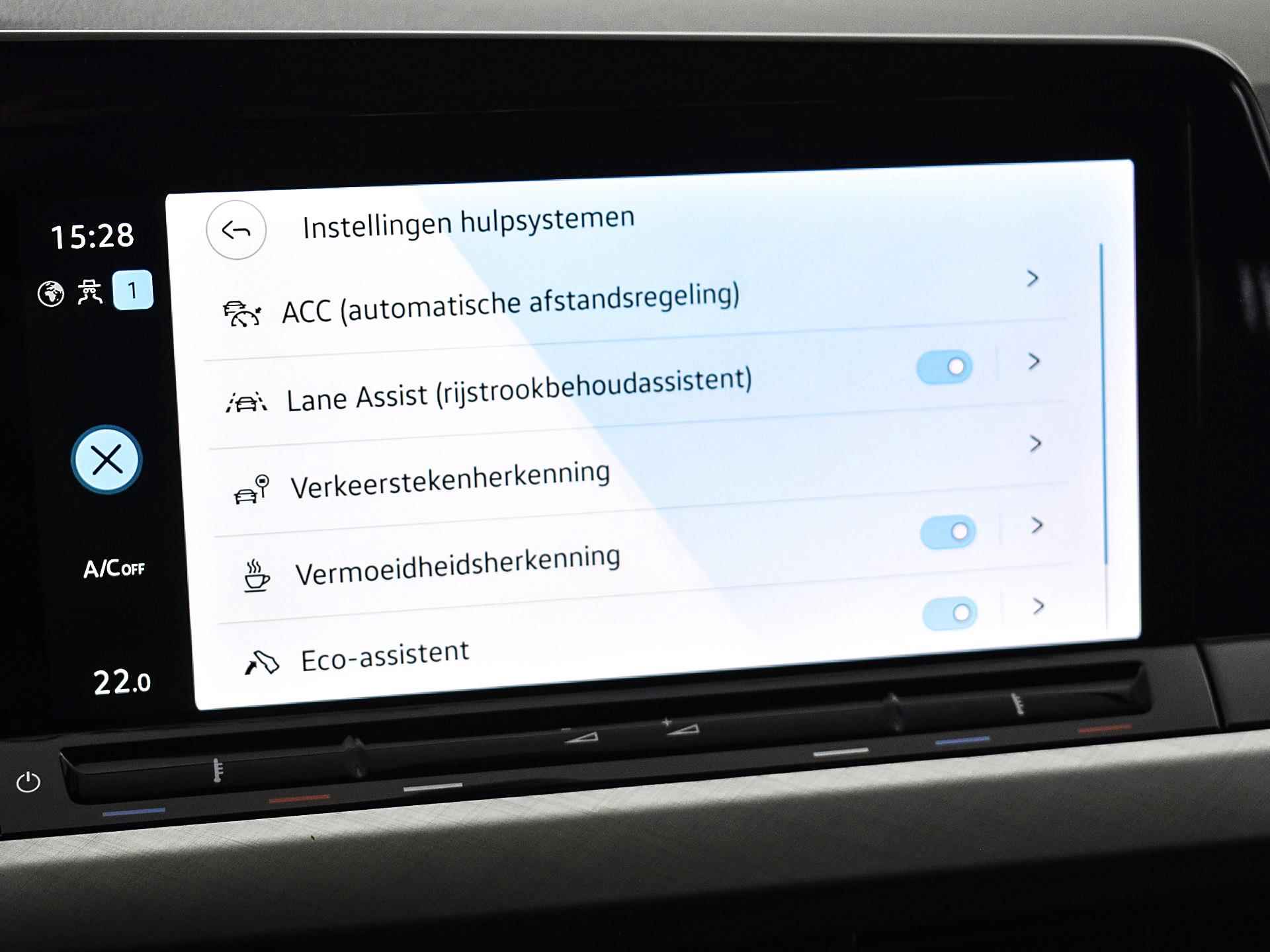 Volkswagen Golf 1.0 Tsi 110pk Life | ACC | Climatronic | App-Connect | Navigatie | Sfeerverlichting | P-Sensoren | 16'' inch | Garantie t/m 07-10-2024 of 100.000km - 7/27