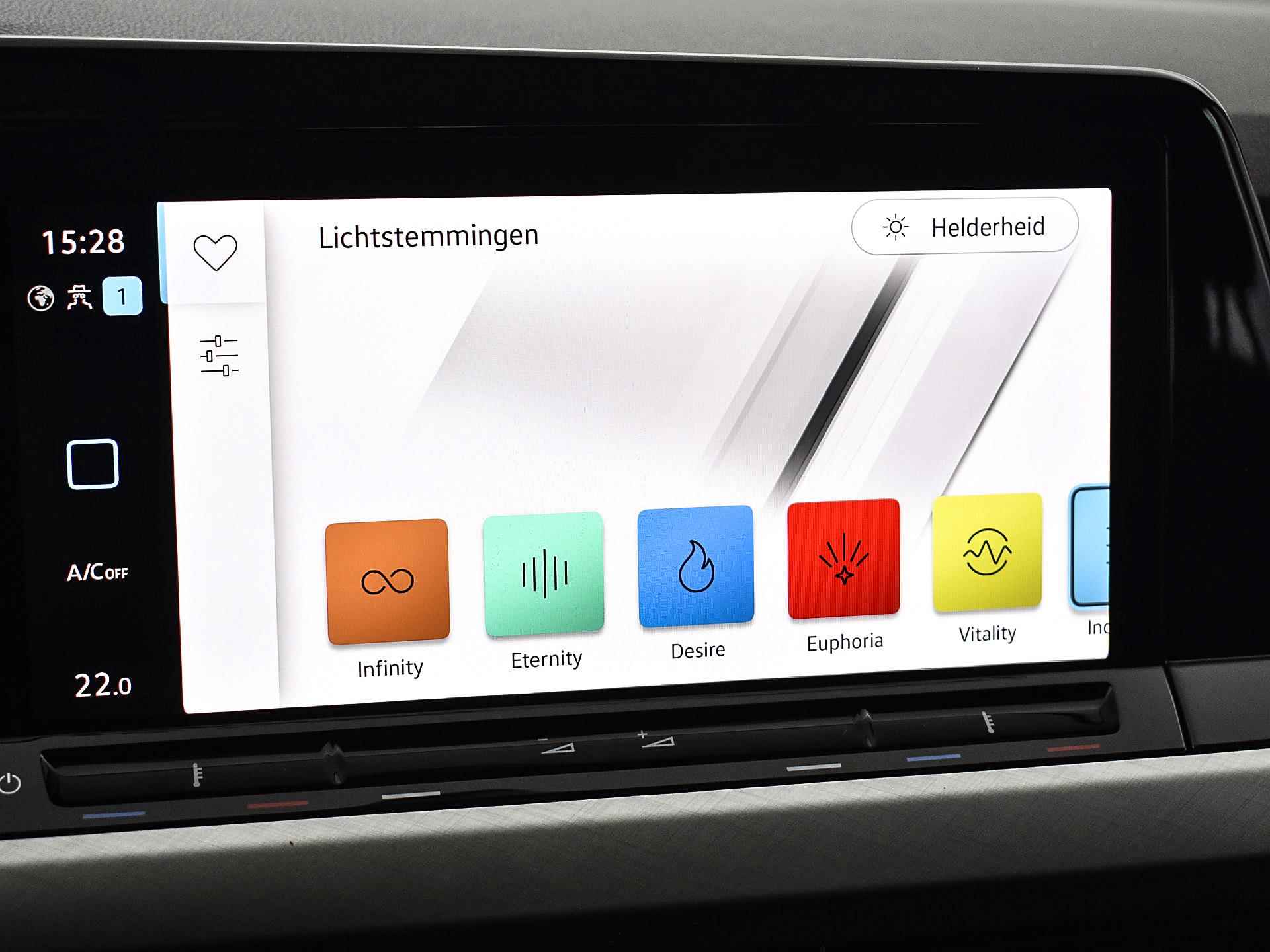 Volkswagen Golf 1.0 Tsi 110pk Life | ACC | Climatronic | App-Connect | Navigatie | Sfeerverlichting | P-Sensoren | 16'' inch | Garantie t/m 07-10-2024 of 100.000km - 25/27