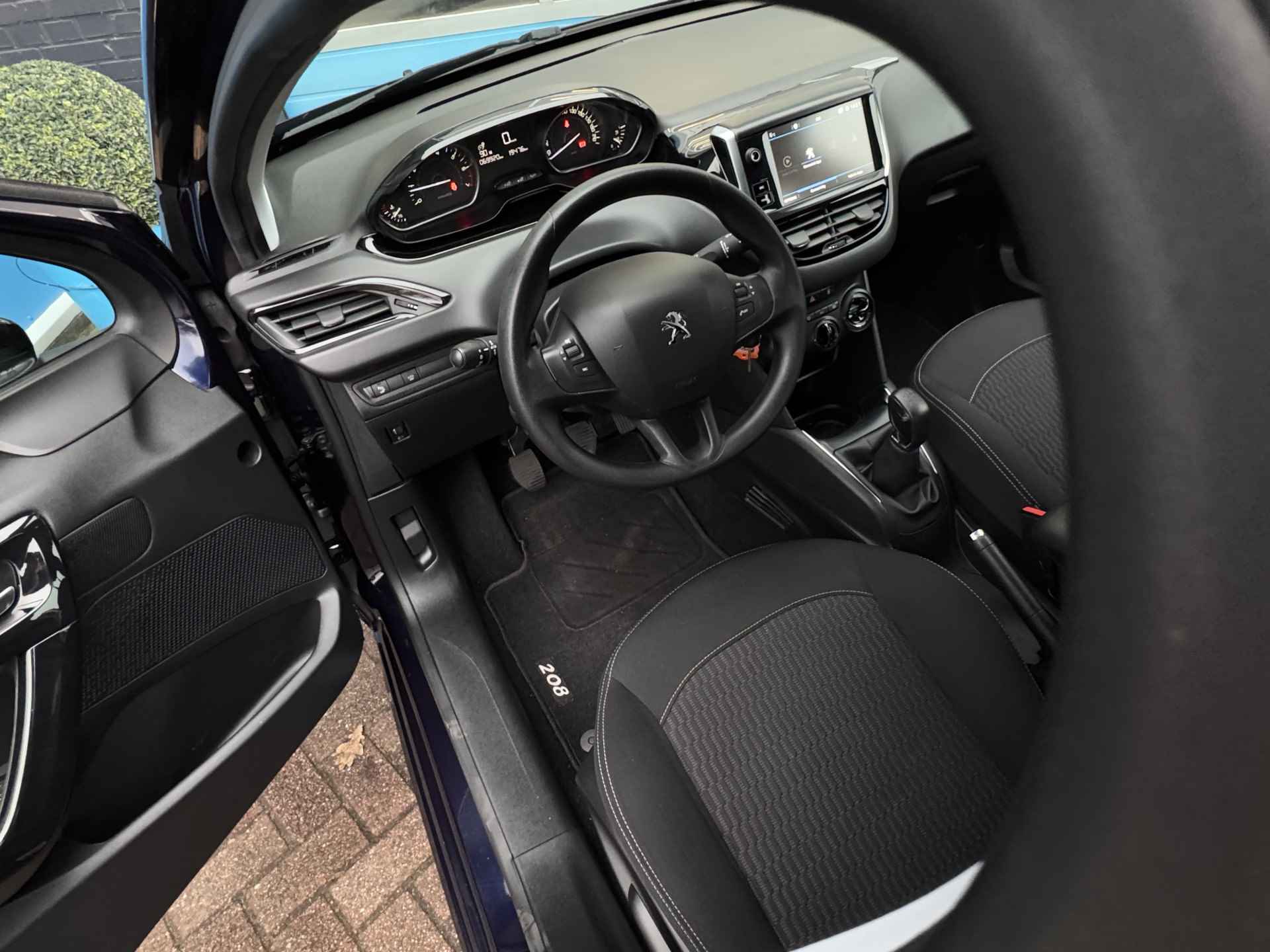 Peugeot 208 1.2 PureTech Blue Lease Active | Apple Carplay | Cruise Control | Navigatie | Rijklaar + 12 Maand BOVAG Garantie - 29/51