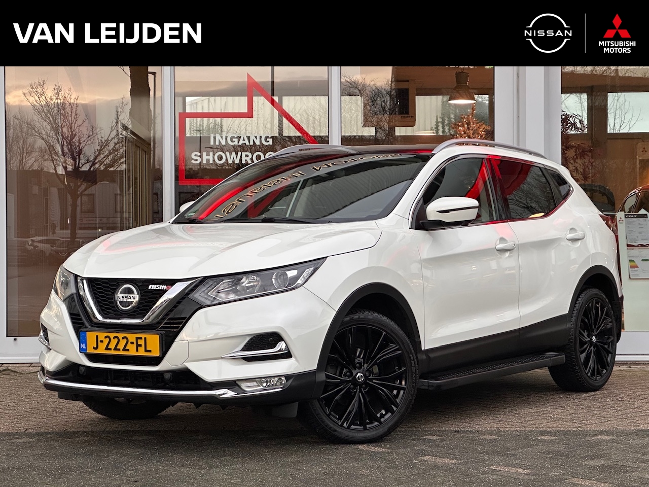 NISSAN Qashqai 1.3 DIG-T 140pk N-Connecta | Trekhaak | Panoramadak | 19 inch | All-season | Navigatie | Apple CarPlay | Android Auto