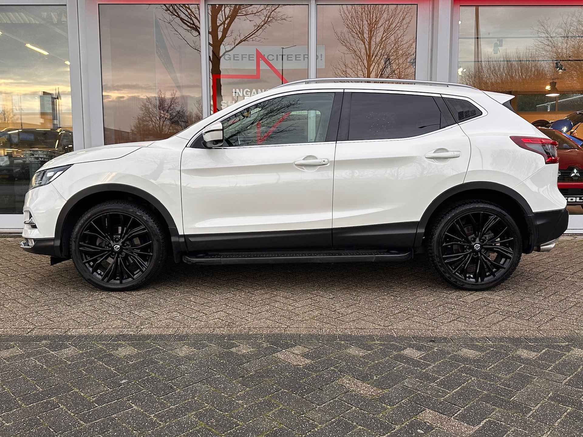 NISSAN Qashqai 1.3 DIG-T 140pk N-Connecta | Trekhaak | Panoramadak | 19 inch | All-season | Navigatie | Apple CarPlay | Android Auto - 3/33