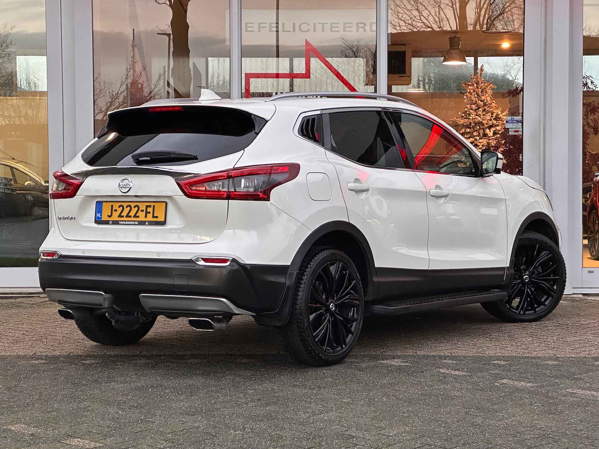 NISSAN Qashqai 1.3 DIG-T 140pk N-Connecta | Trekhaak | Panoramadak | 19 inch | All-season | Navigatie | Apple CarPlay | Android Auto - 4/33