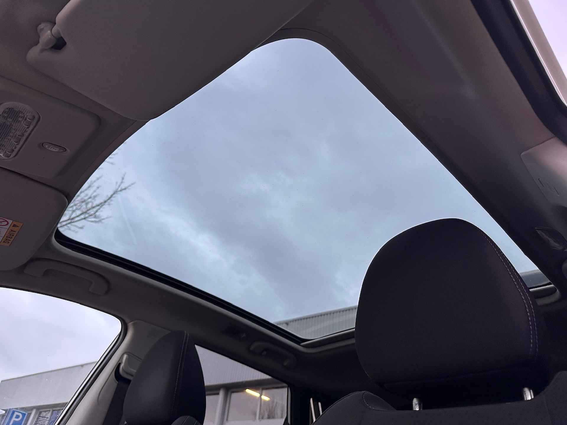 NISSAN Qashqai 1.3 DIG-T 140pk N-Connecta | Trekhaak | Panoramadak | 19 inch | All-season | Navigatie | Apple CarPlay | Android Auto - 21/33