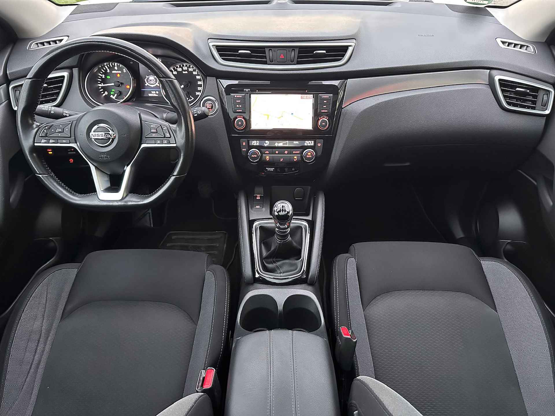 NISSAN Qashqai 1.3 DIG-T 140pk N-Connecta | Trekhaak | Panoramadak | 19 inch | All-season | Navigatie | Apple CarPlay | Android Auto - 24/33