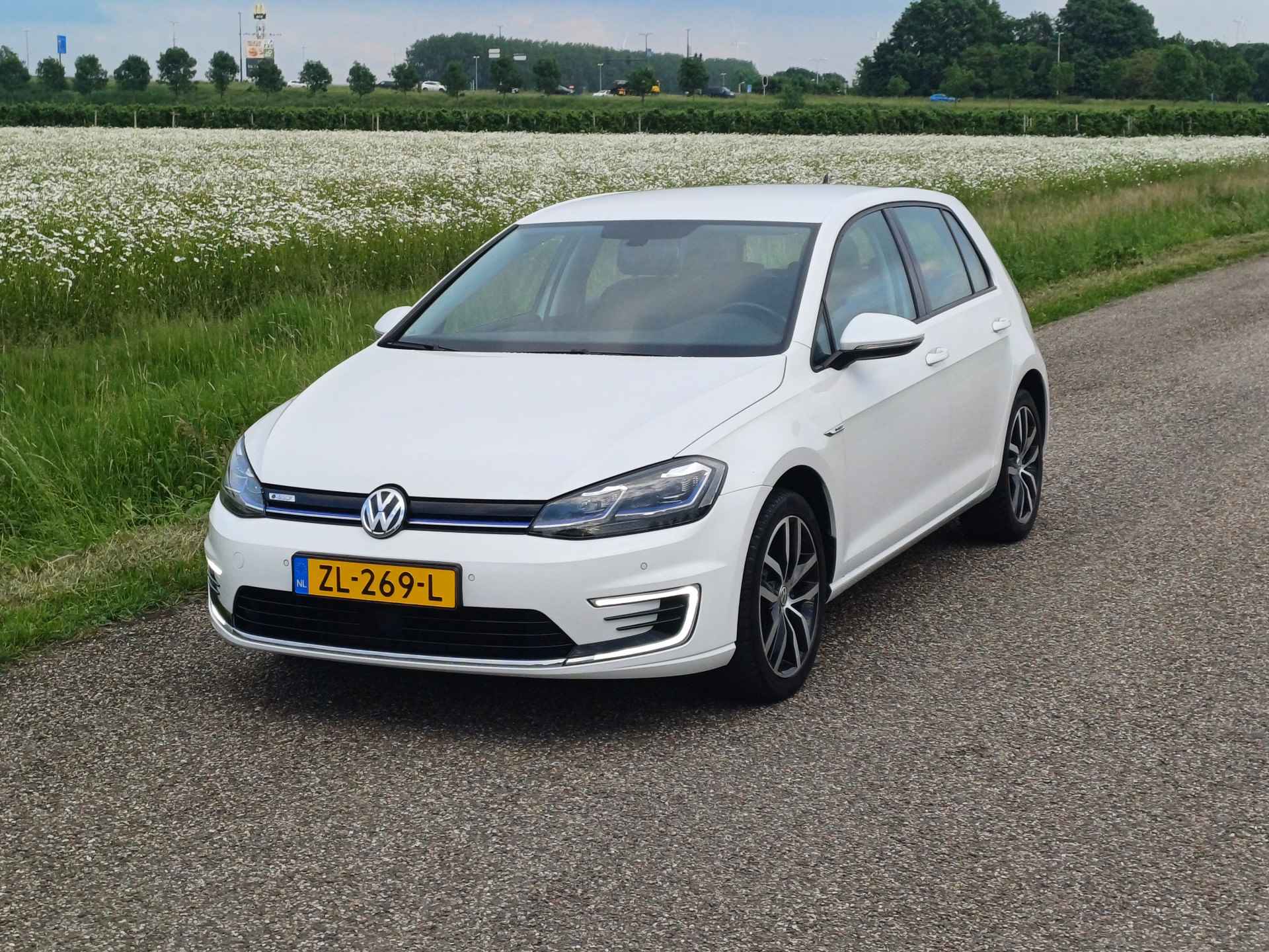 Volkswagen e-Golf | Subsidie mogelijk! | LED | Park. V+A | Navi | Cruice | NL | Clima - 4/37