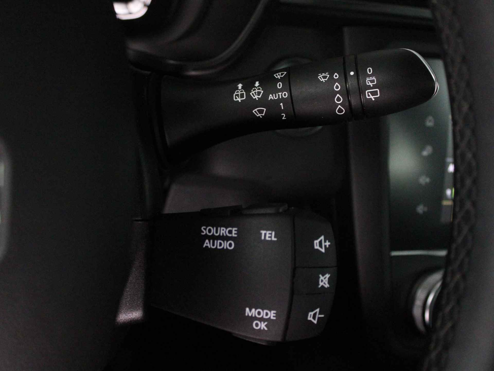 Renault Kadjar 1.3 TCe 140 EDC Limited Automaat / Climate Control / Navigatie / Trekhaak / Privacy Glass / Parkeersensoren / LED - 27/47