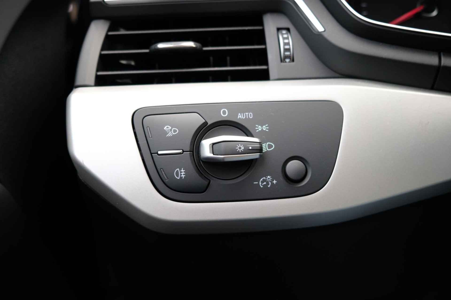 Audi A4 Avant 40 TDI S edition Automaat | BTW | Lederen Bekleding | Stoelgeheugen | Stoelverwarming | Camera | PDC | Adaptieve Cruise Control | Led-Verlichting | - 14/28