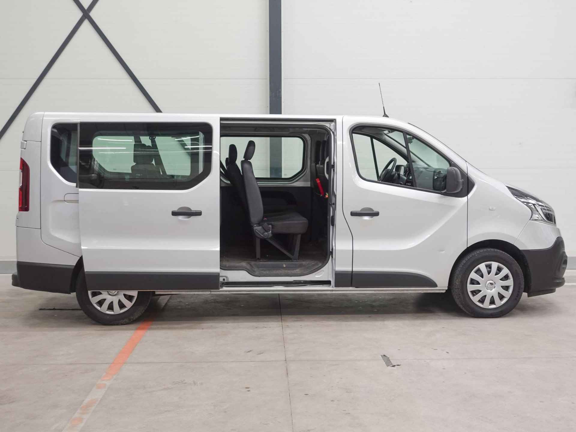 Renault Trafic Passenger 2.0 dCi 120 L2H1 9 Persoons | | Airco | Bluetooth | Led | Parkeer sensoren - 9/39