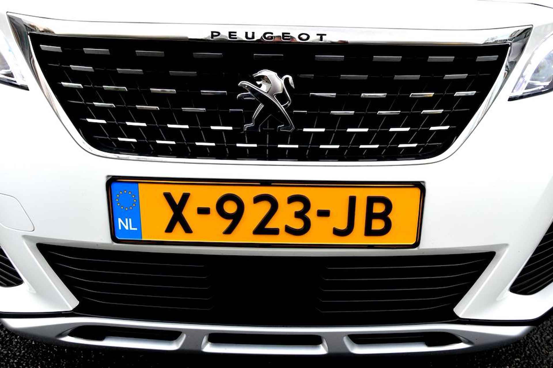 Peugeot 3008 1.6 HYbrid4 300 GT 300PK LMV-19/NAVI/LEER/360º - 12/45