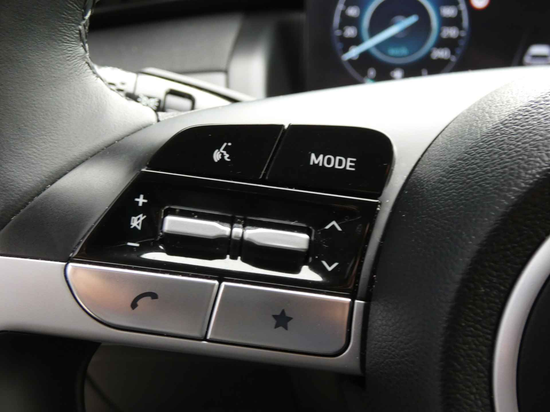 Hyundai Tucson 1.6 T-GDI MHEV Comfort Smart | Navigatie | Climate Control | Parkeercamera - 30/58
