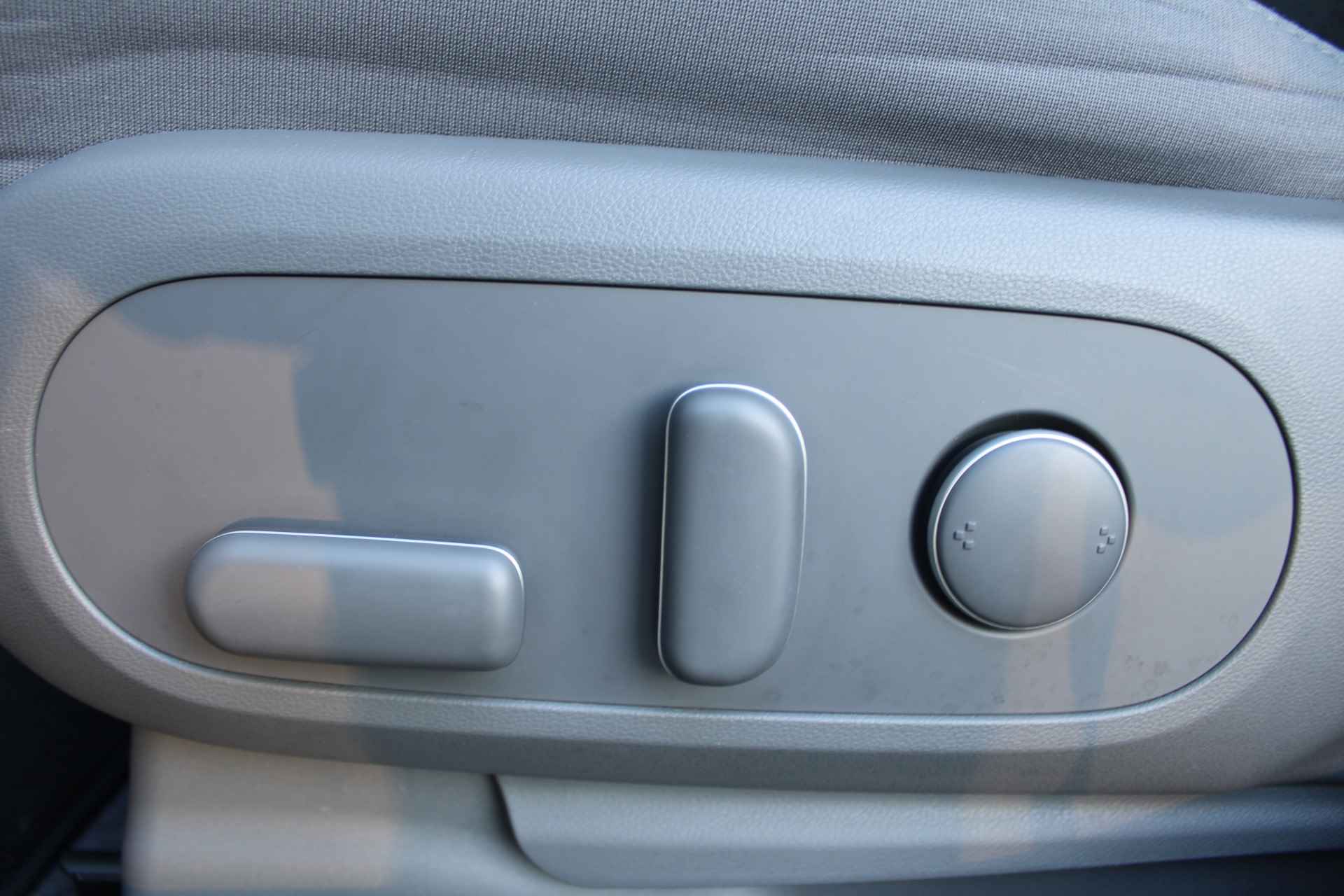 Hyundai IONIQ 5 58 kWh 170PK Connect Automaat | Climate | Camera | Keyless | Full Led | Navigatie | 19" Lichtmetaal | Winterpakket | Parkeer Ass - 16/29