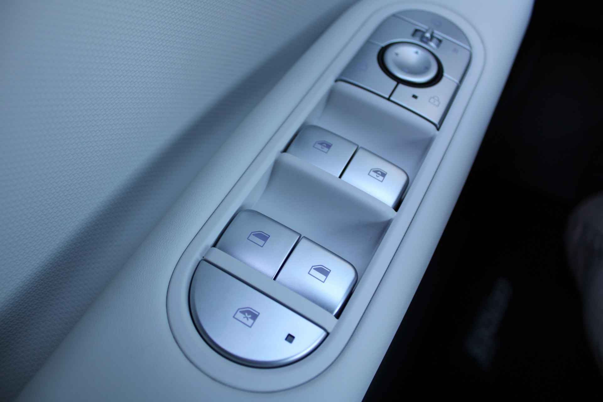 Hyundai IONIQ 5 58 kWh 170PK Connect Automaat | Climate | Camera | Keyless | Full Led | Navigatie | 19" Lichtmetaal | Winterpakket | Parkeer Ass - 18/29