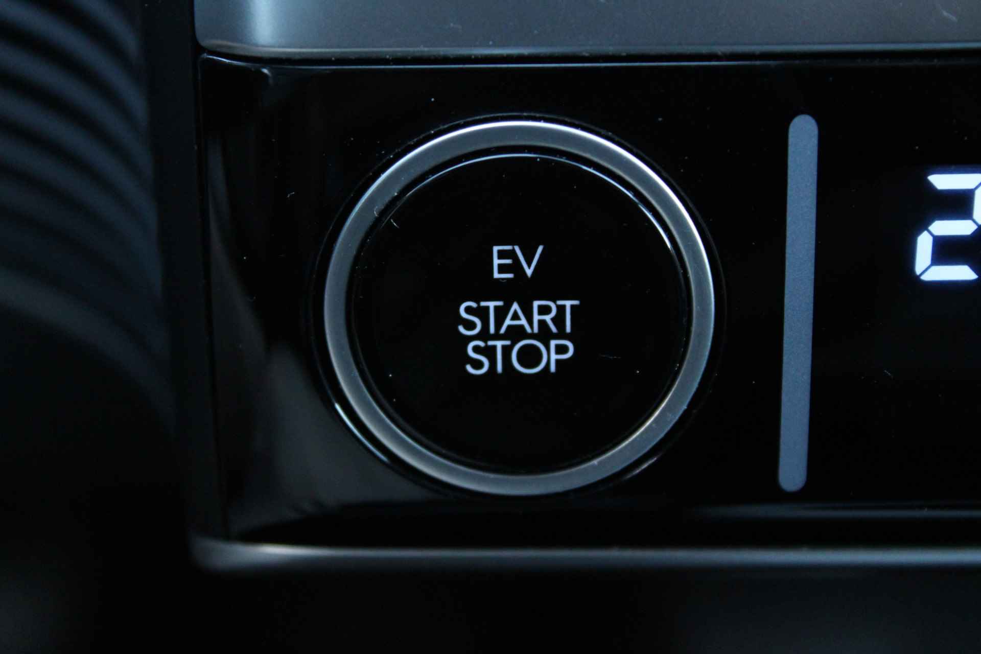 Hyundai IONIQ 5 58 kWh 170PK Connect Automaat | Climate | Camera | Keyless | Full Led | Navigatie | 19" Lichtmetaal | Winterpakket | Parkeer Ass - 24/29