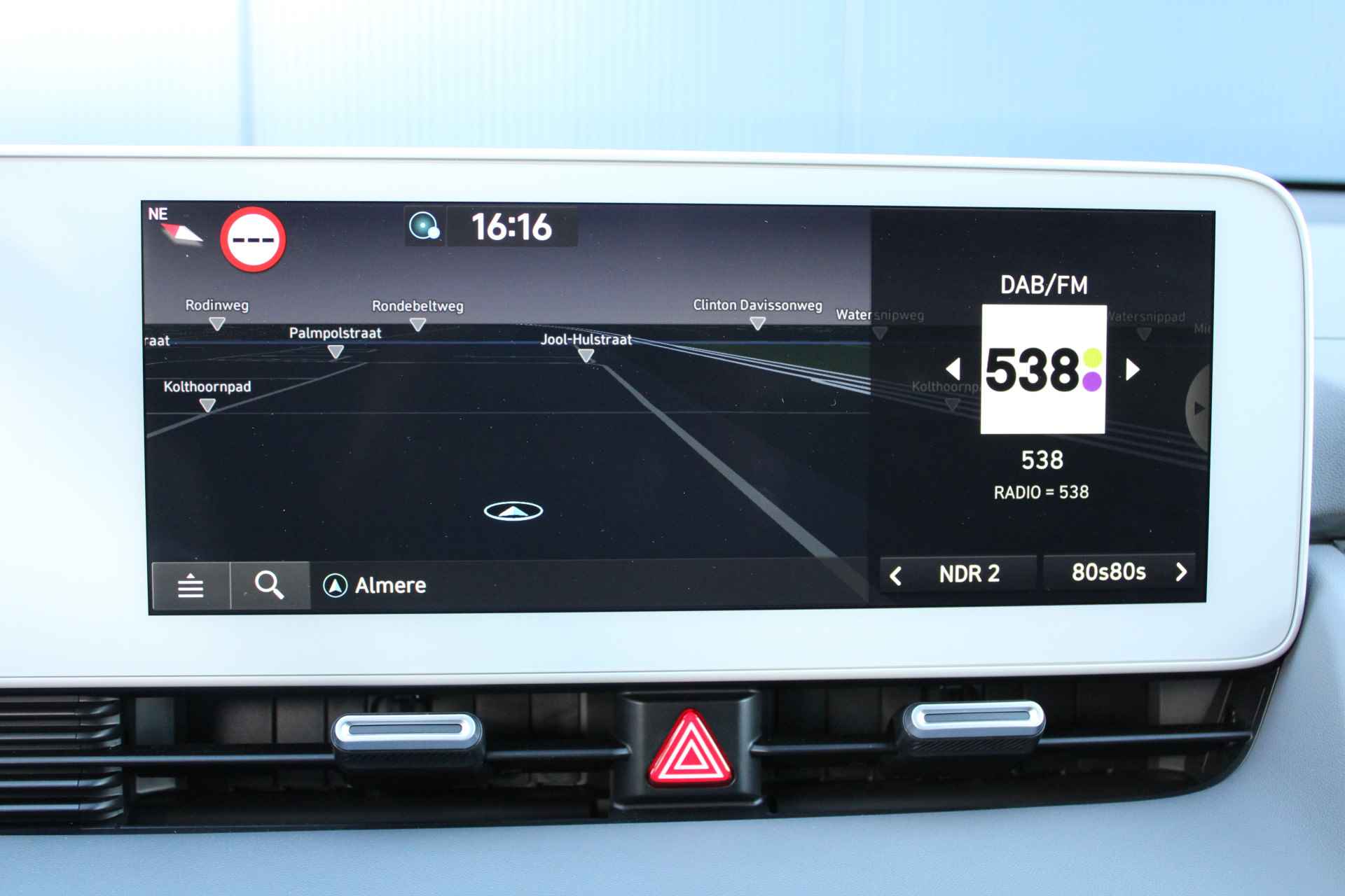 Hyundai IONIQ 5 58 kWh 170PK Connect Automaat | Climate | Camera | Keyless | Full Led | Navigatie | 19" Lichtmetaal | Winterpakket | Parkeer Ass - 26/29