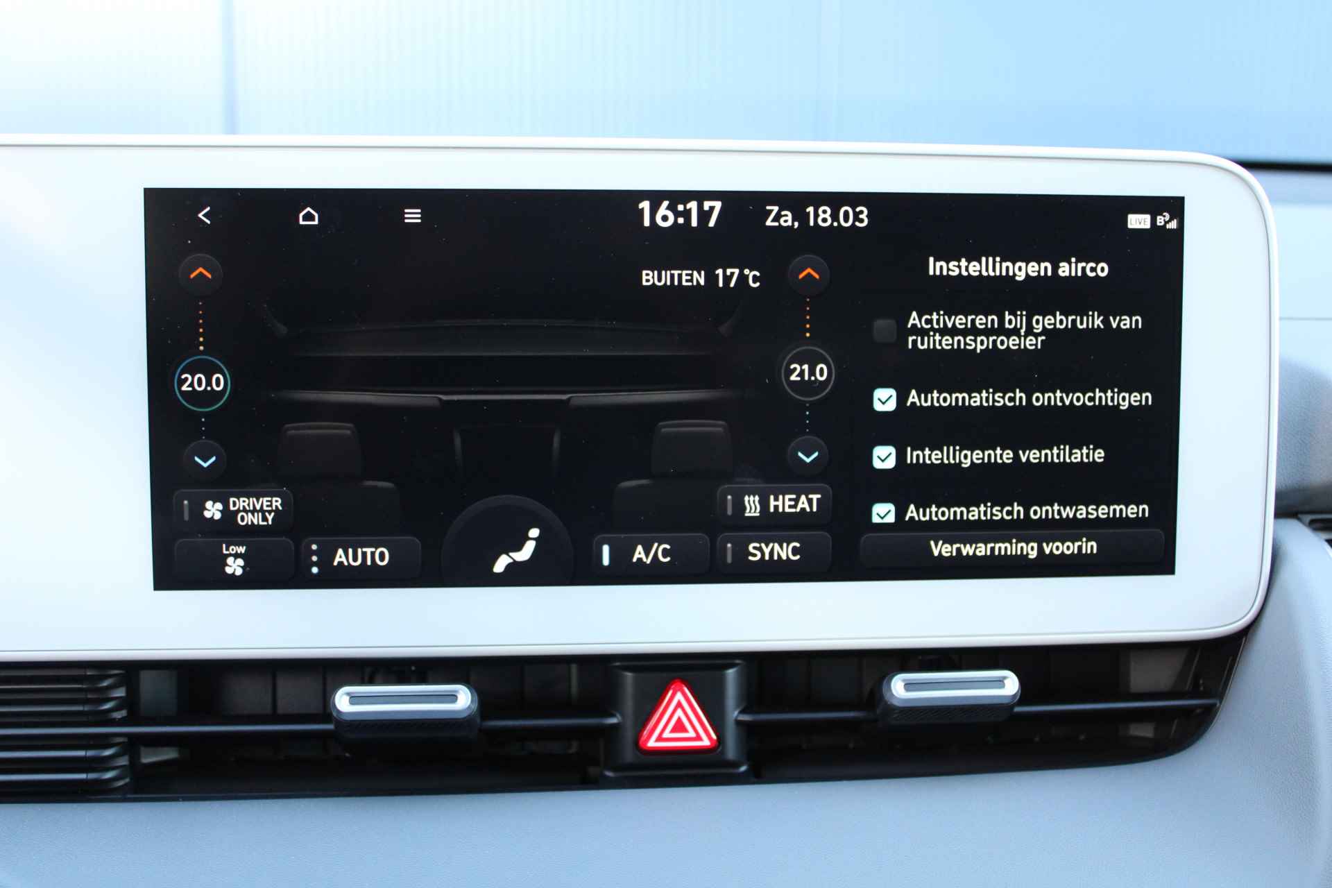 Hyundai IONIQ 5 58 kWh 170PK Connect Automaat | Climate | Camera | Keyless | Full Led | Navigatie | 19" Lichtmetaal | Winterpakket | Parkeer Ass - 28/29