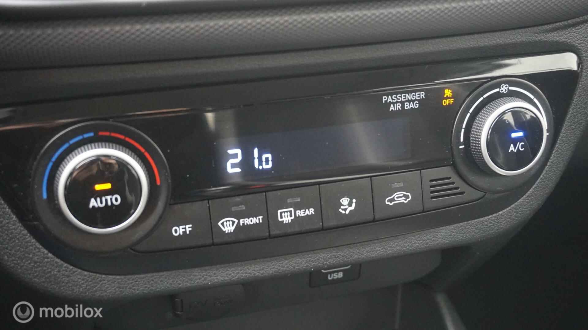 Hyundai i10 1.0 Comfort Automaat | Achteruitrijcamera | Climate Control | Stoel/Stuurverwarming - 18/32